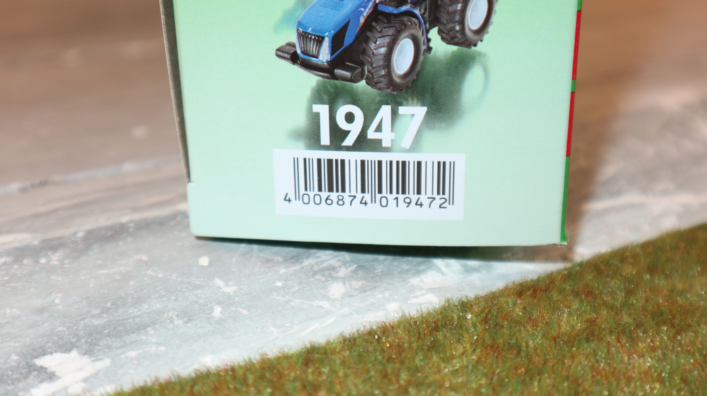 Siku 1947 in 1:50,  New Holland Knicklenker mit Silagewagen, Neu in OVP