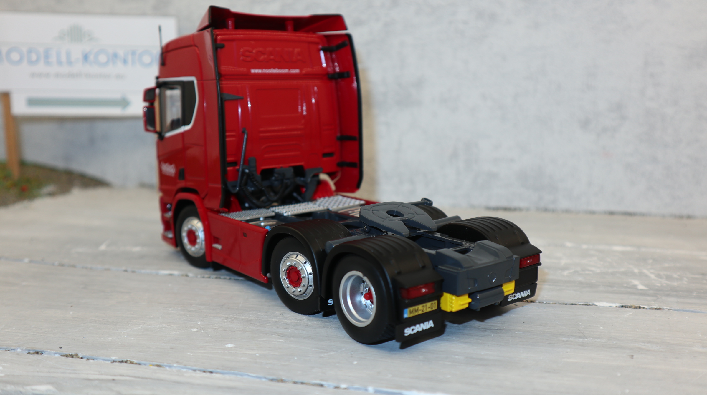 MarGe 2015-03-01 in 1:32 SCANIA R500 6x2 in rot NOOTEBOOM als SZM, NEU in OVP