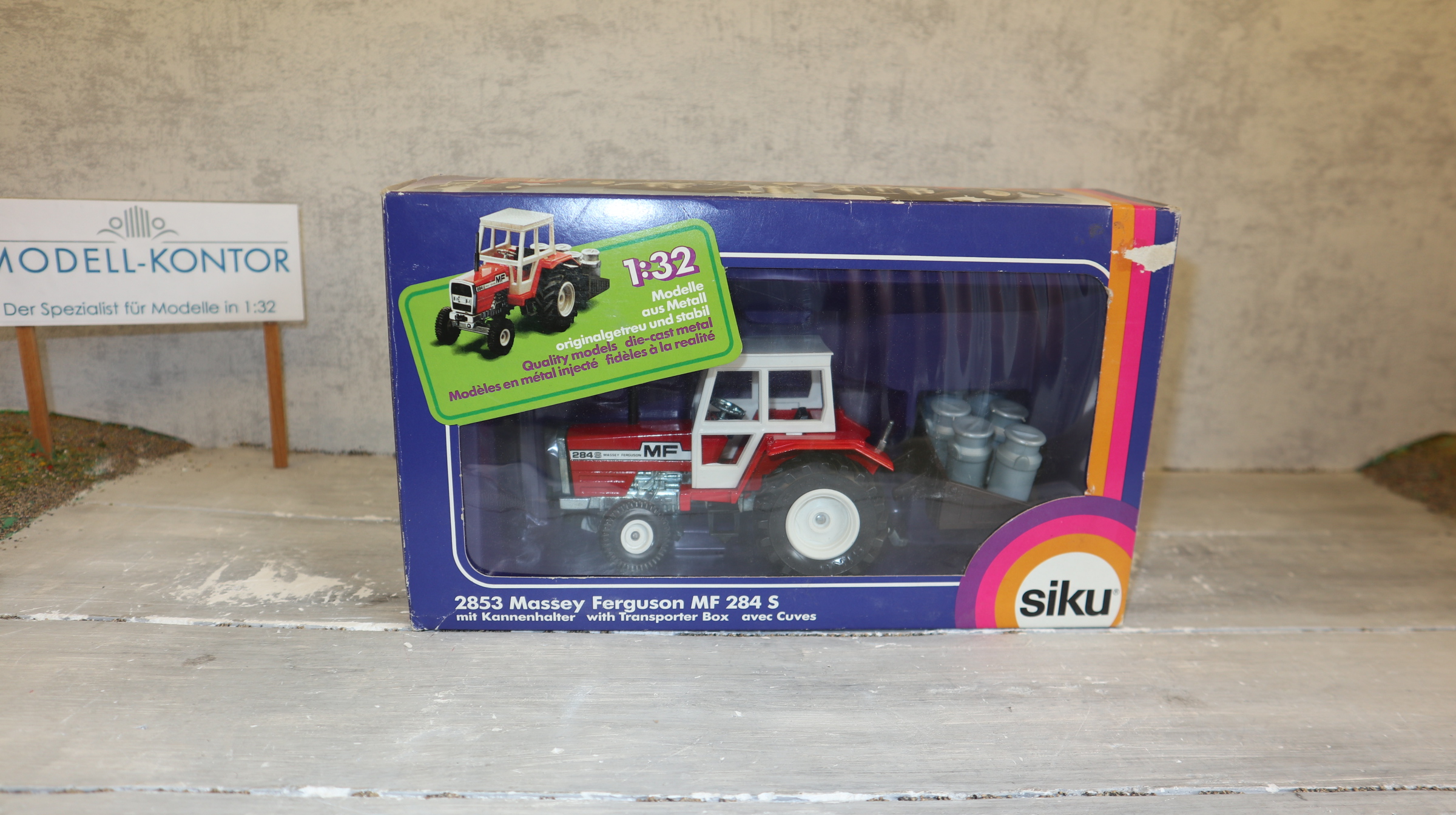 Siku 2853 in 1:32,  Massey-Ferguson 284 S mit Milchkannen, NEU in OVP