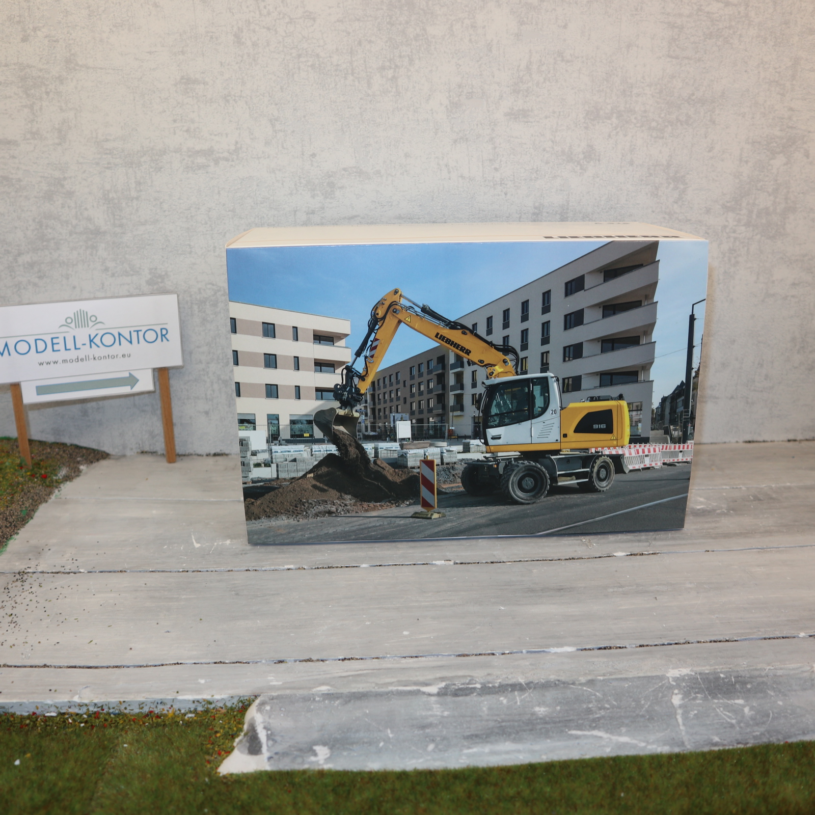 AT Collections 3200140 in 1:32  LIEBHERR A916 4WD Radbagger in gelb mit NOKIAN-Reifen NEU in OVP