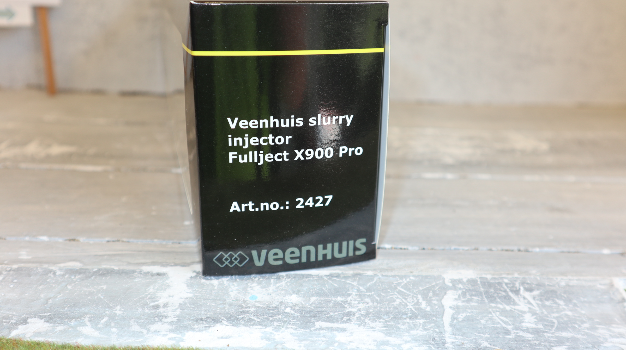 MarGe 2427 in 1:32, Veenhuis Gülle Injector X900 Pro, NEU in OVP
