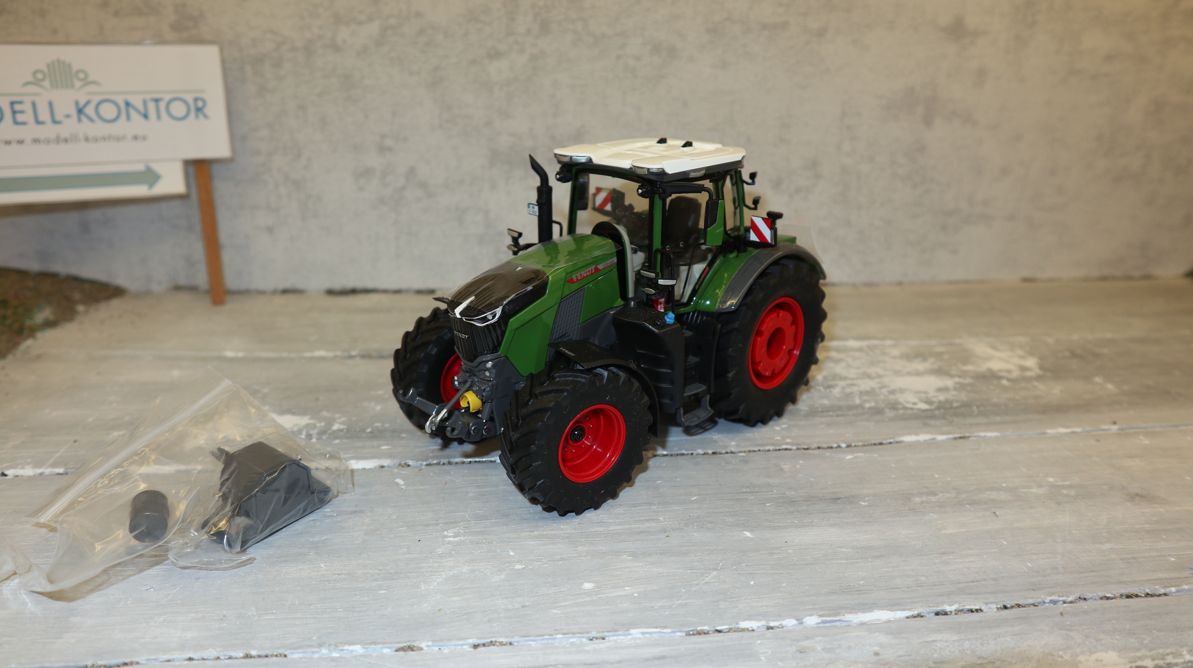 WIKING 077873 in 1:32. Fendt 832 Vario, NEU in OVP