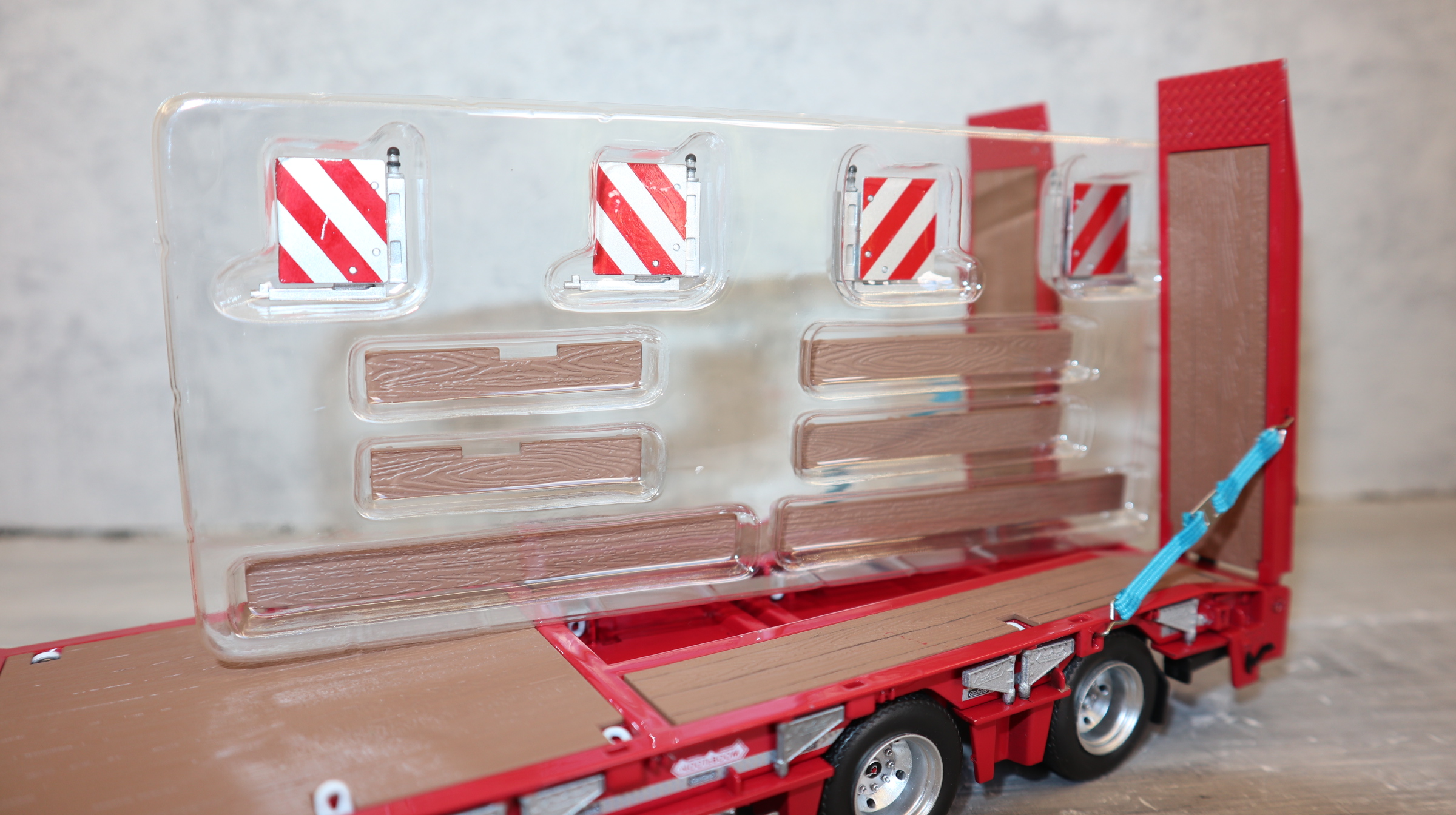 AT Collections 3200139 1:32, NOOTEBOOM ROT 4-Achs-Anhänger ASDV-40, NEU in OVP