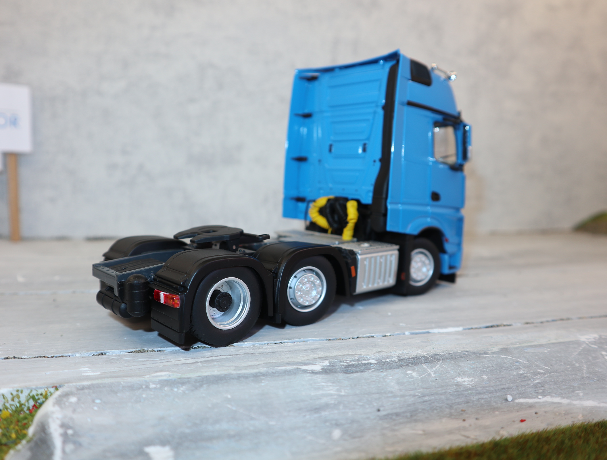 MarGe Models 1912-06 in 1:32, MB Actros 6x2 Sattelzugmaschine in BLAU, NEU in OVP