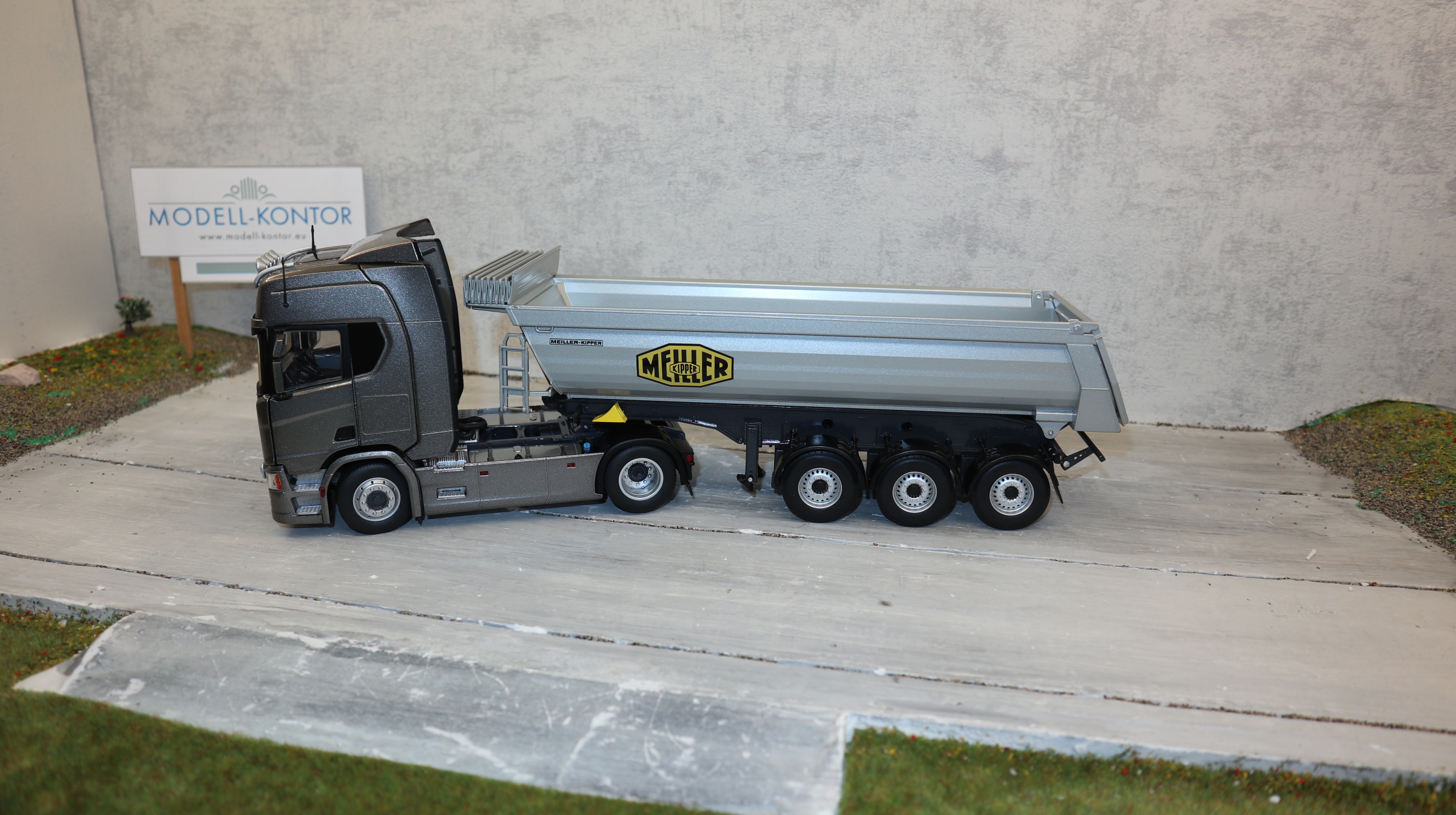 MarGe  2123-01 in 1:32,  MEILLER Kippmulde in silber, NEU in OVP