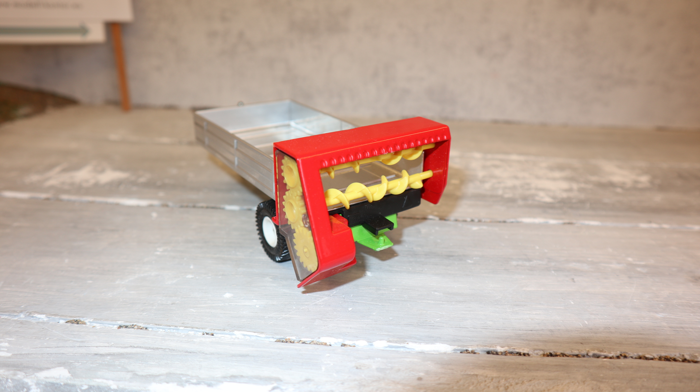 Siku 2553 in 1:32, Dungstreuer weiße Felgen Version 1 aus 1986,  NEU in OVP