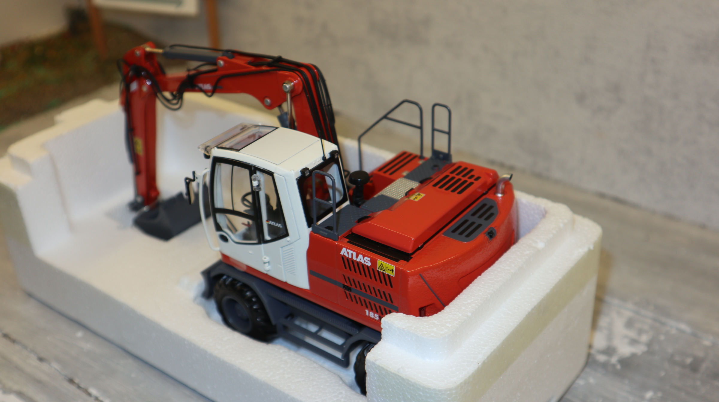 AT Collections 3200153 in 1:32, ATLAS 185 W Radlader, Classic-Farben NEU in OVP