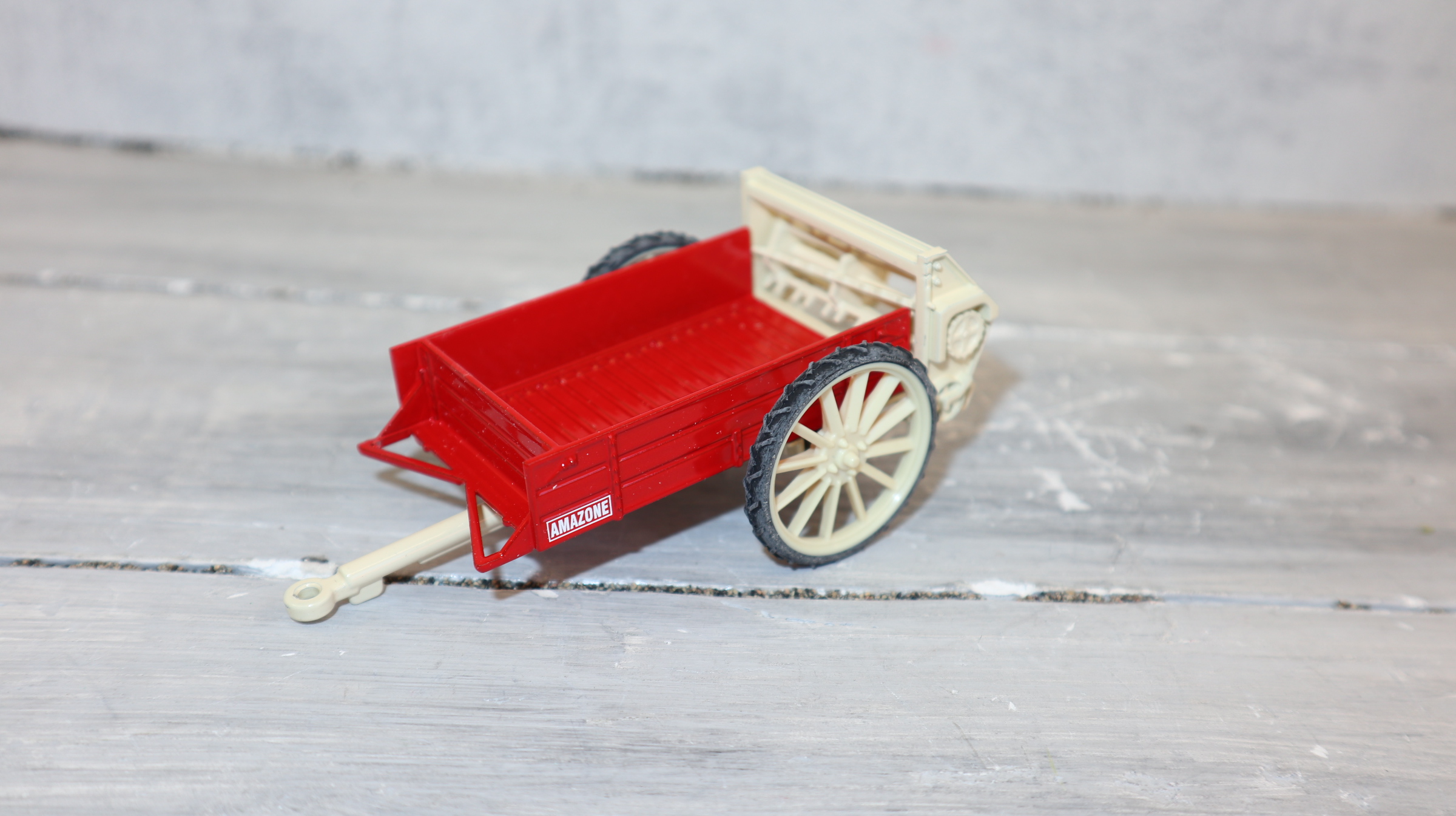Siku 3486 in 1:32 Classic, AMAZONE Dungstreuer in rot-beige, NEU in OVP