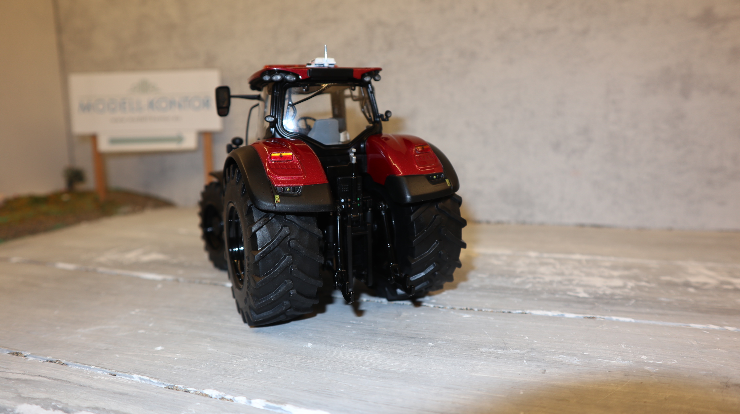 MarGe 1814 in 1:32, Case IH Optum 300 CVX, ROTmetallic schwarze Felgen, NEU in OVP