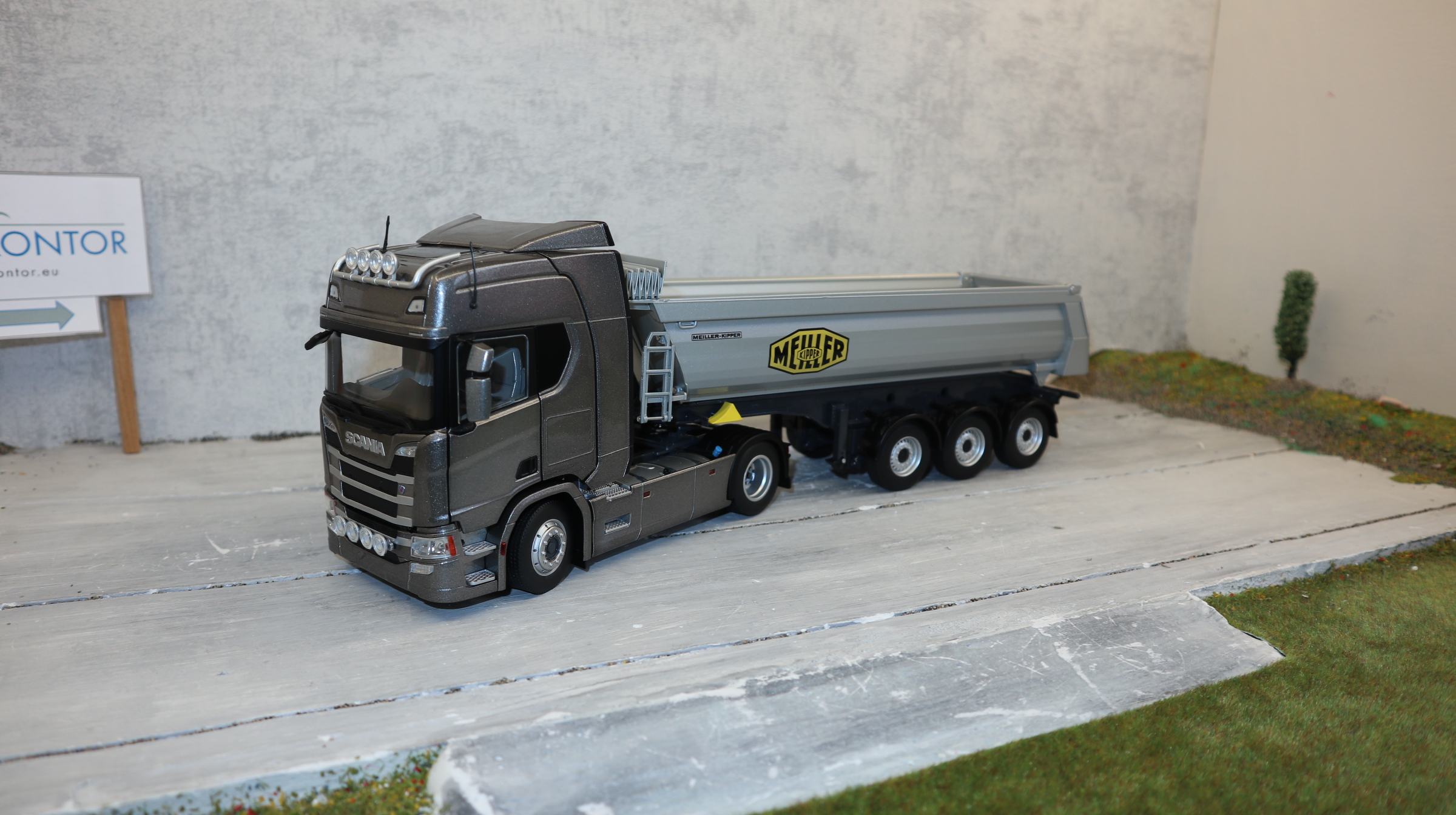 MarGe  2123-01 in 1:32,  MEILLER Kippmulde in silber, NEU in OVP