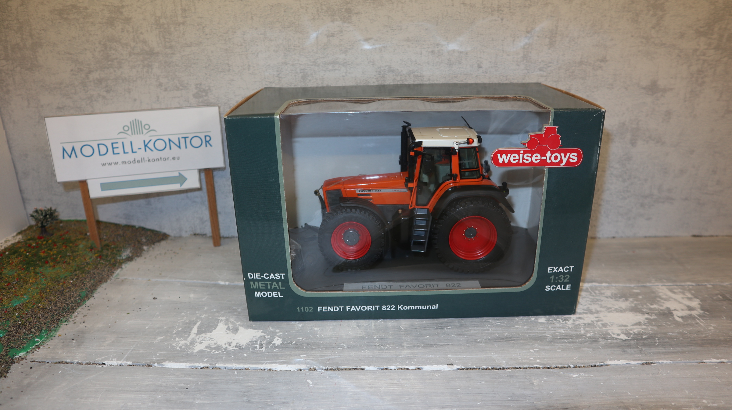 Weise Toys 1102 in 1:32, Fendt Favorit 822 Kommunal, NEU in OVP