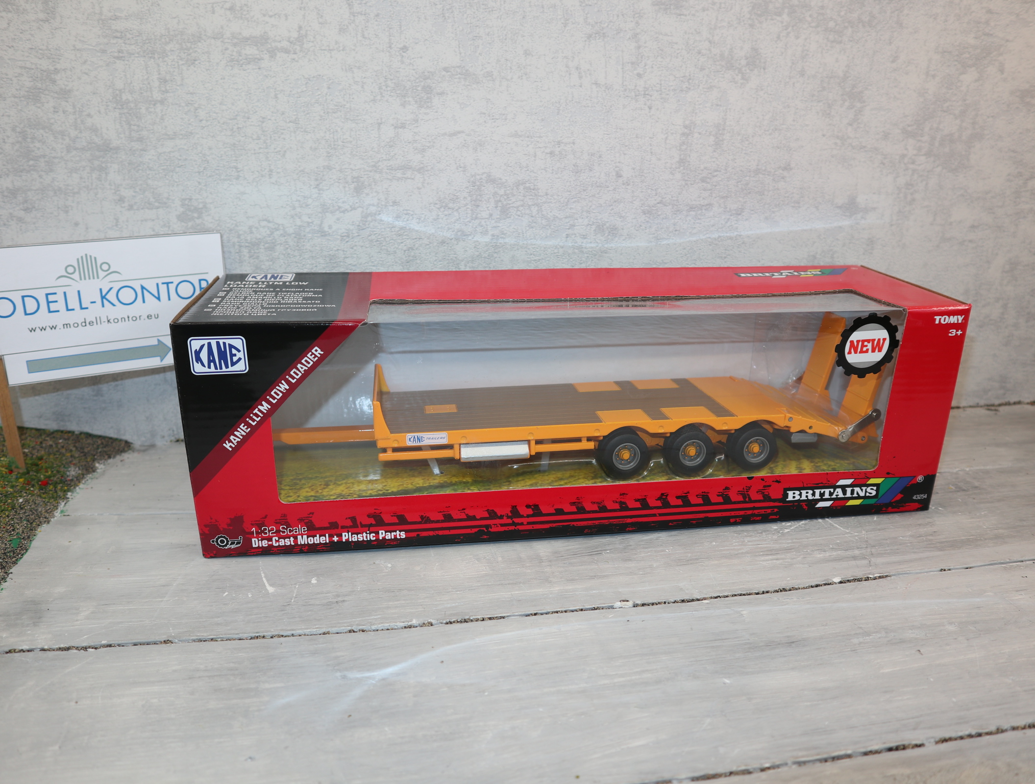 Britains 43254 in 1:32 KANE Tieflader 3-Achser in gelb in OVP