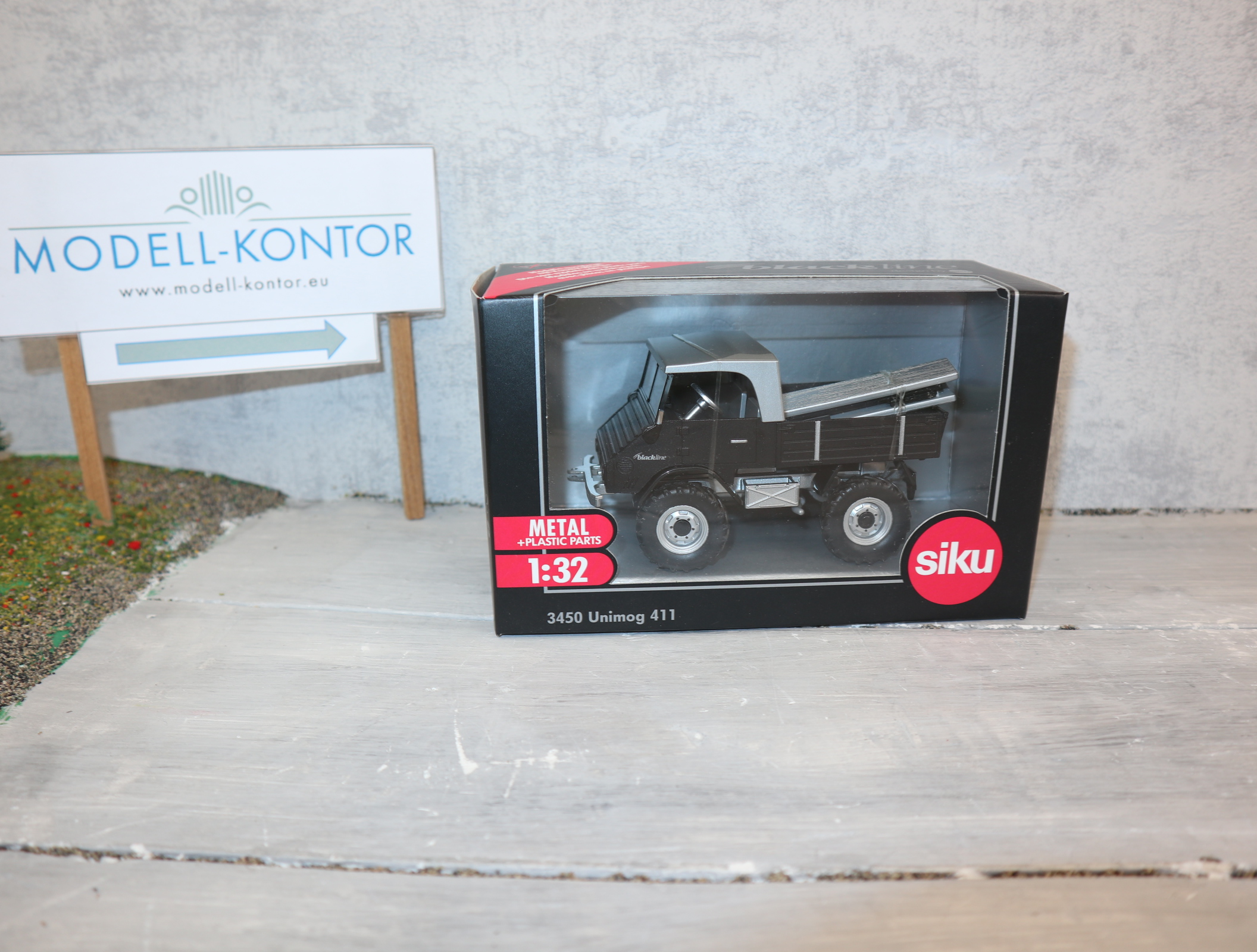 Siku 3450 in 1:32 Unimog 411 Sondermodell Blackline in OVP