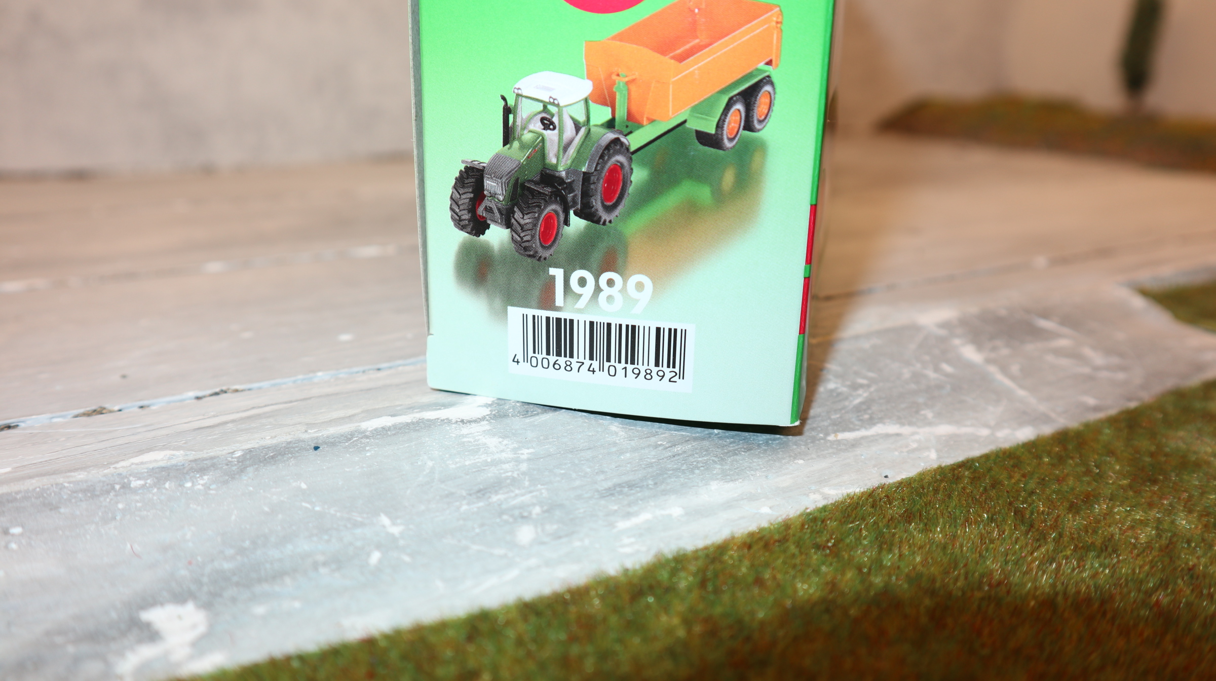 Siku 1989 in 1:50 Fendt mit Hackelift Mulde, NEU  in OVP
