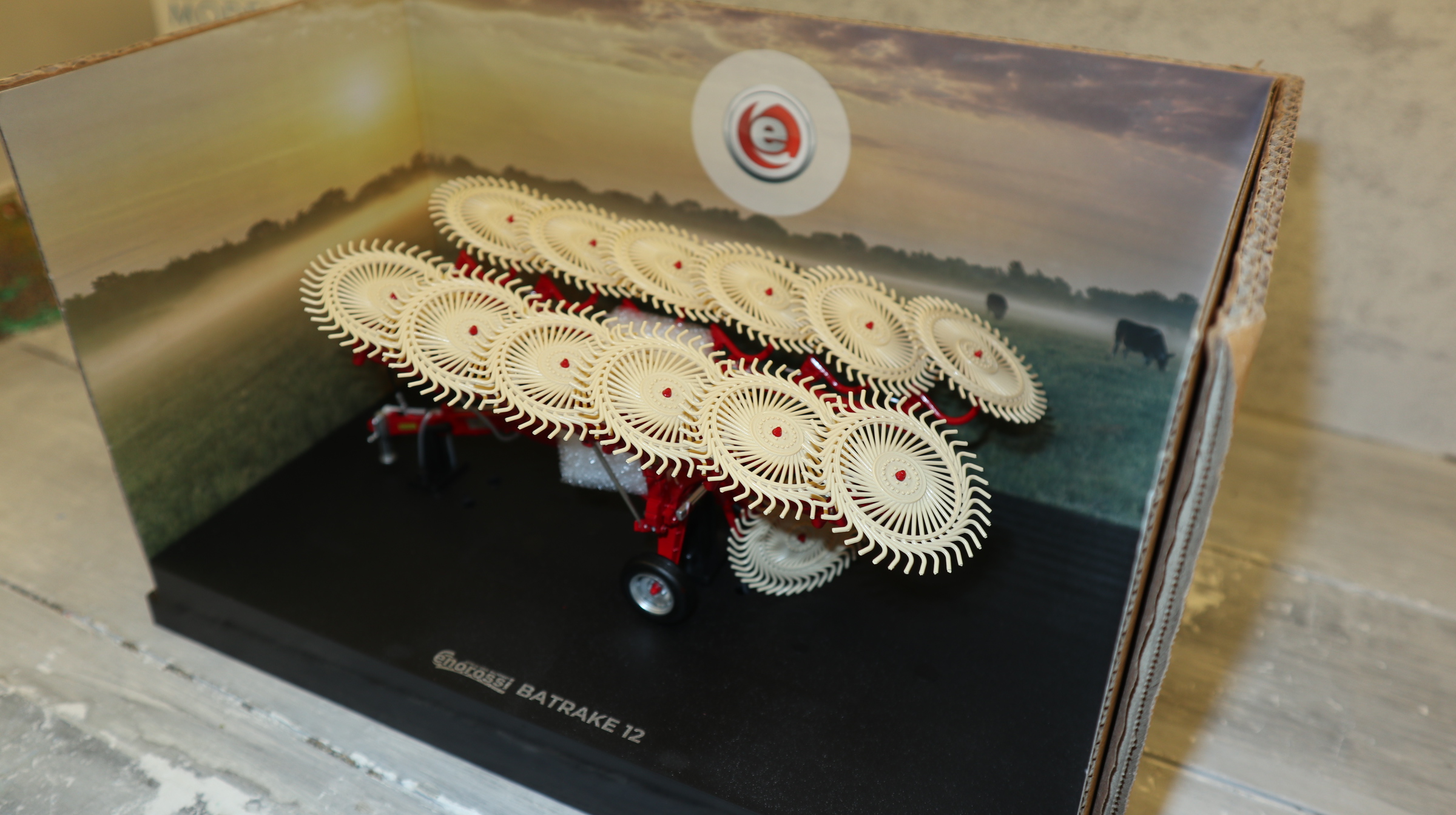 Universal Hobbies UH 6556 in 1:32, ENOROSSI Batrake 12  NEU in OVP