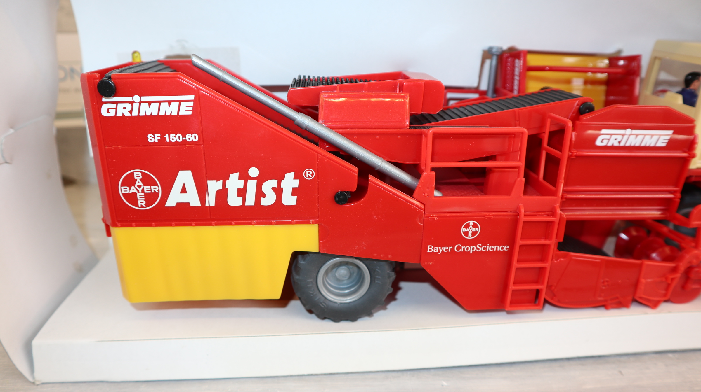 Siku 3956 in 1:32,  Kartoffelroder GRIMME, Sondermodell BAYER ARTIST, NEU in OVP