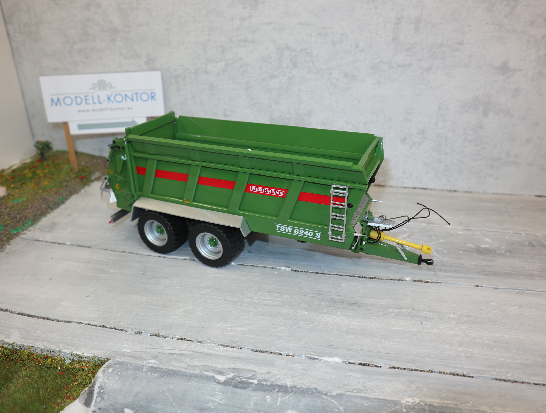 Wiking 077835 in 1.32 BERGMANN TSW6240S Großstreuer in OVP