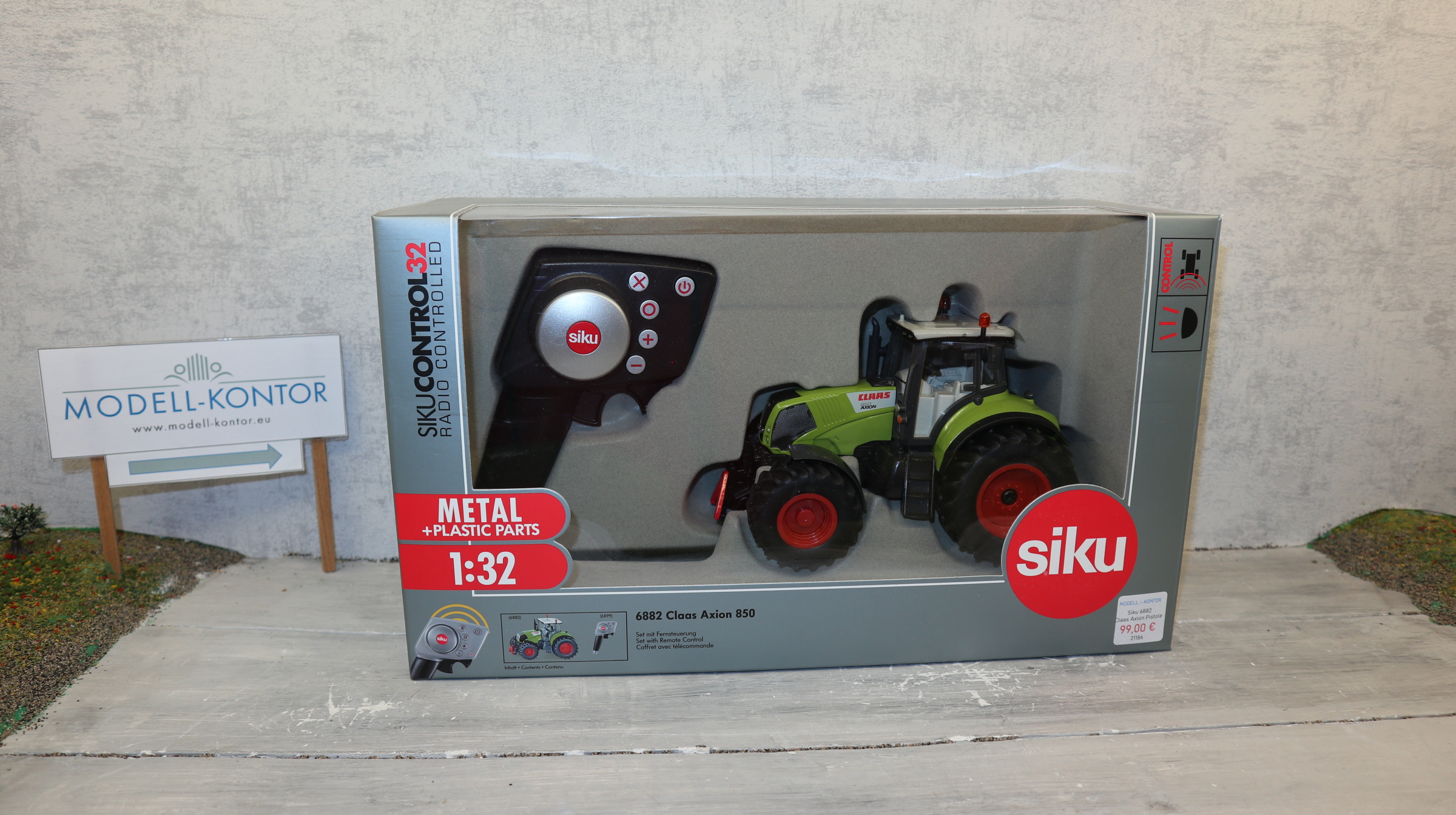 Siku 6882 in 1:32,  Claas Axion 850 Control mit Pistolen-FB, NEU in OVP