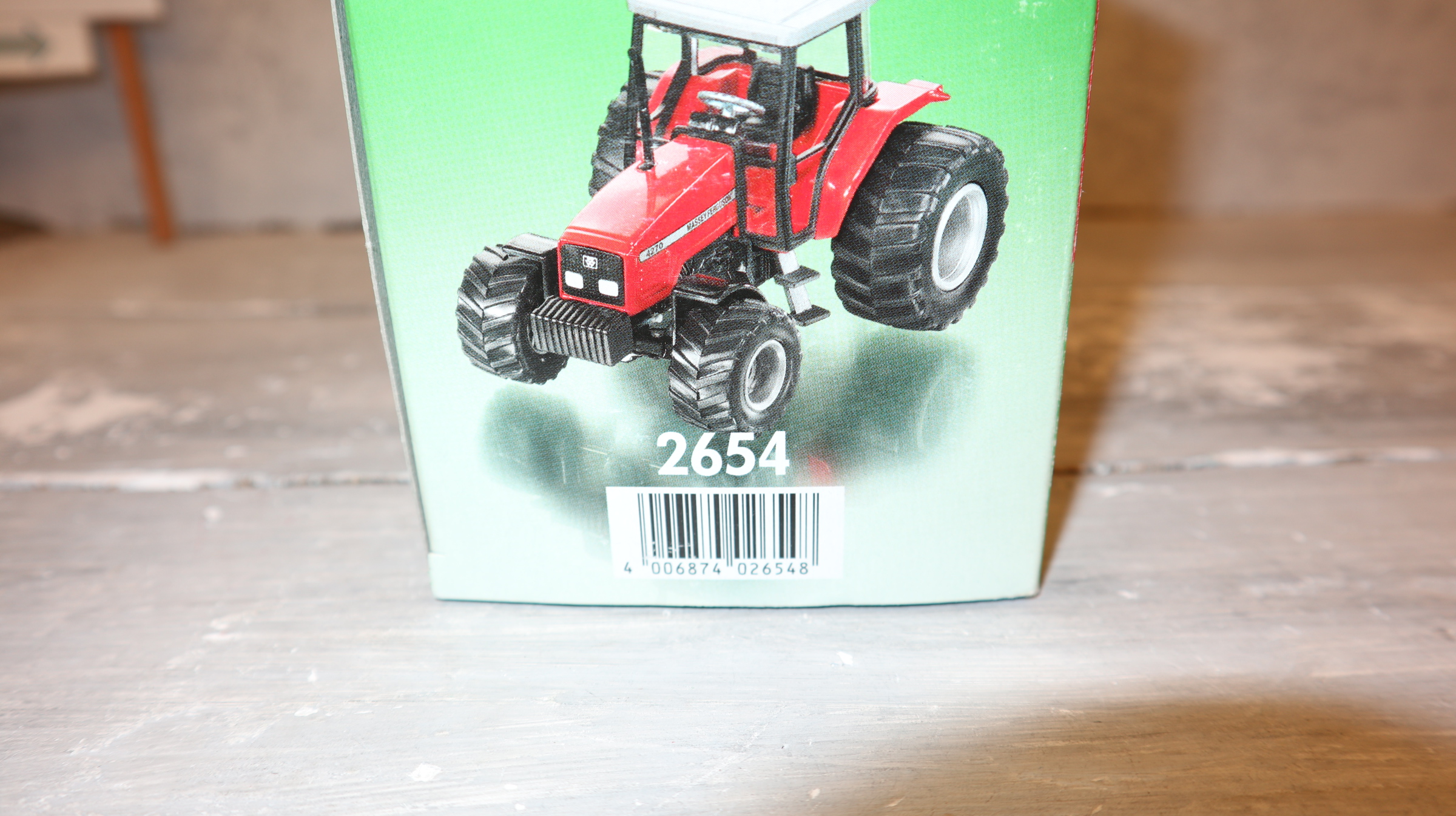 Siku 2654 in 1:32, Massey Ferguson 5355 mit breiten Reifen, Sondermodell ??  NEU in OVP