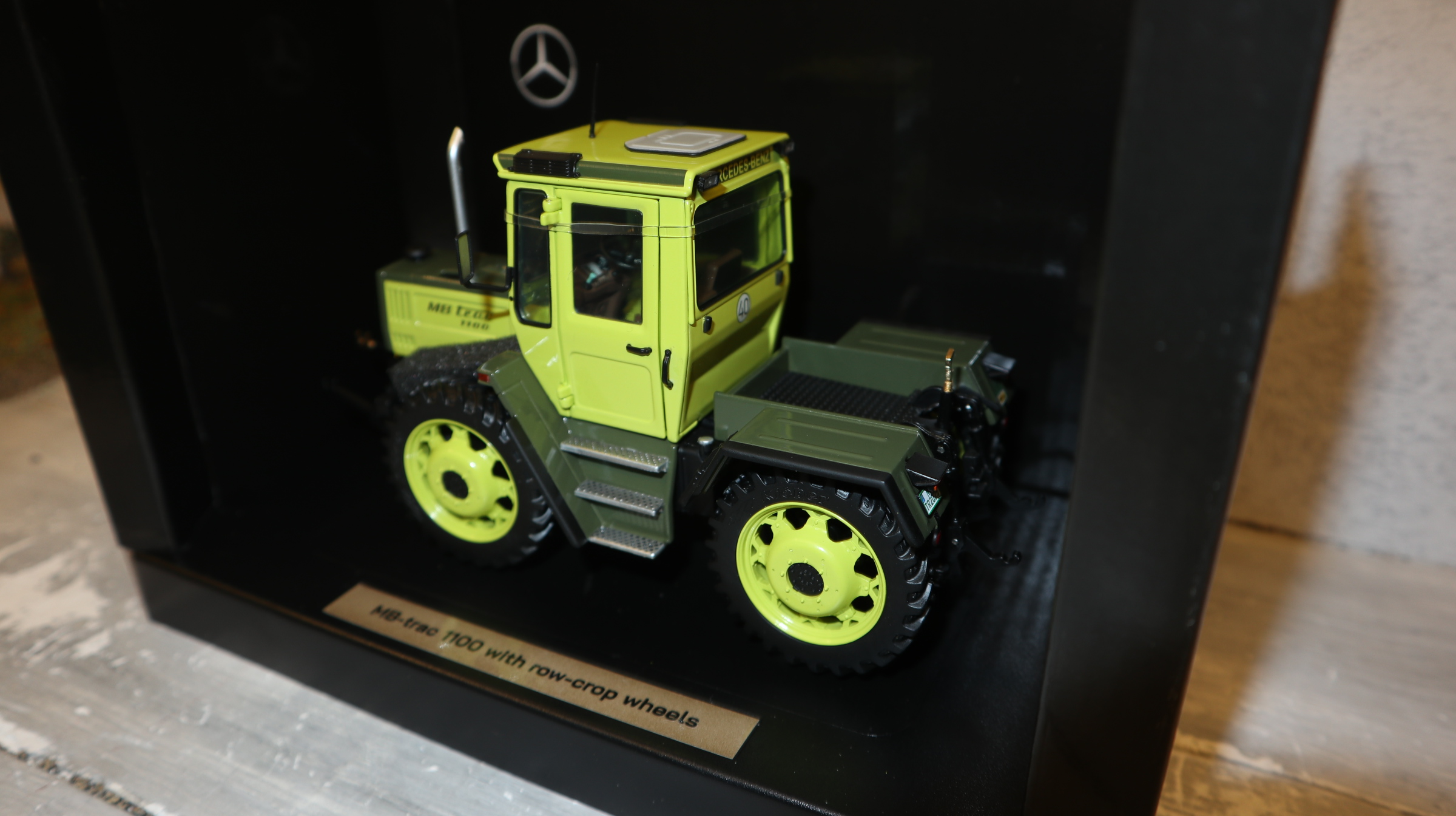 Weise Toys 1088 in 1:32, MB-trac 1100 Pflegereifen grüngelb,  NEU in OVP