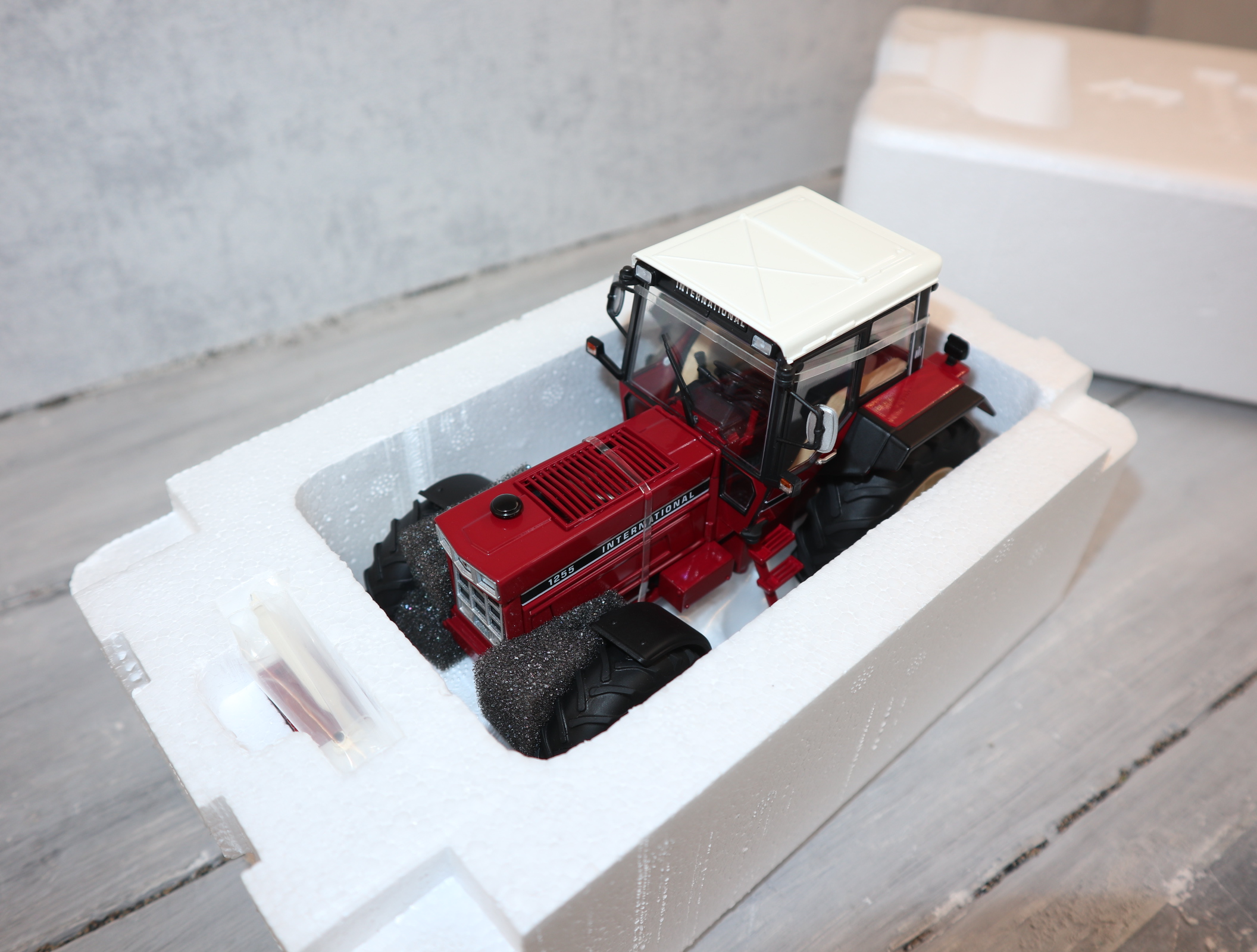 Schuco 7812 in 1:32 International 1255, NEU in OVP