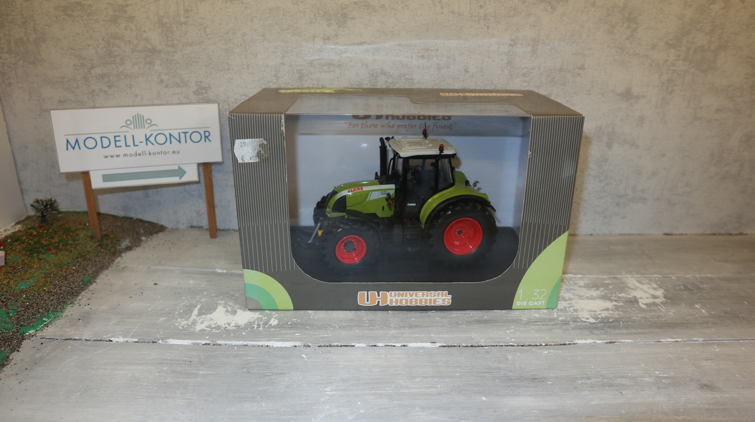 Universal Hobbies UH 2961 in 1:32, Claas Arion 640, NEU in OVP