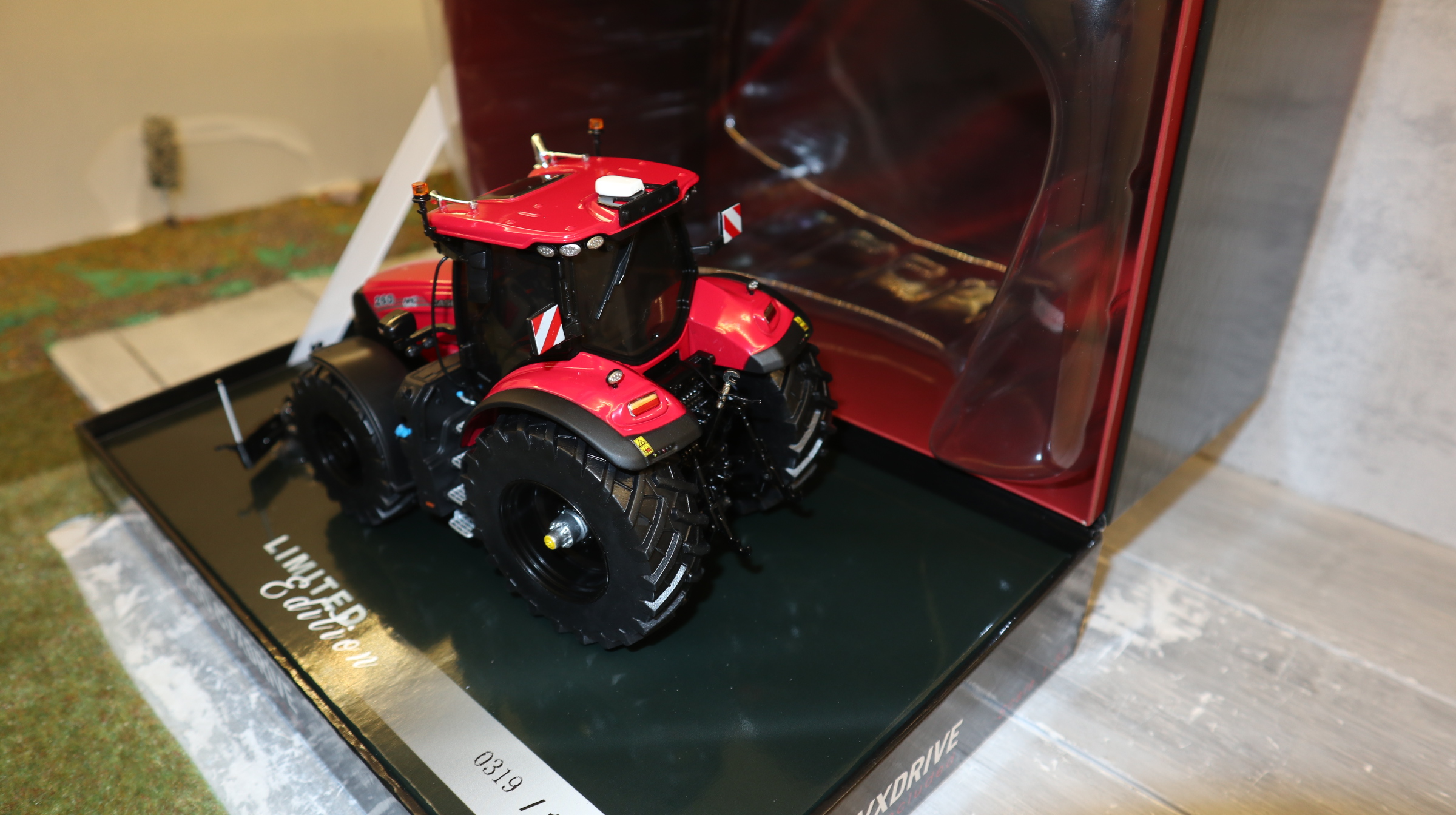 Universal Hobbies UH 6864 in 1:32, CASE IH Puma 260 CVXdrive Sondermodell, NEU in OVP