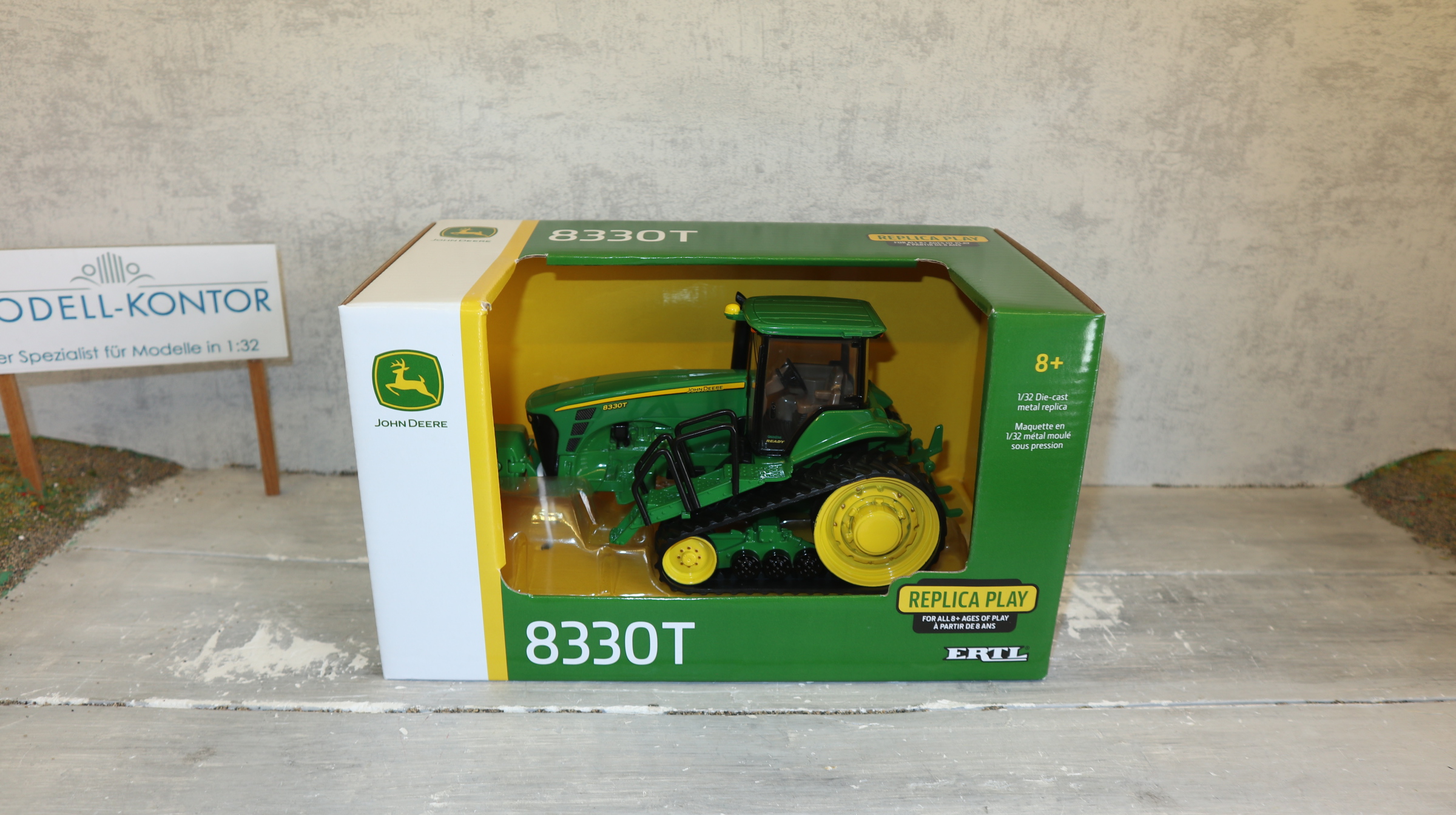 Ertl 45994 in 1:32,  John Deere 8330T Raupenschlepper US-Modell, NEU in OVP