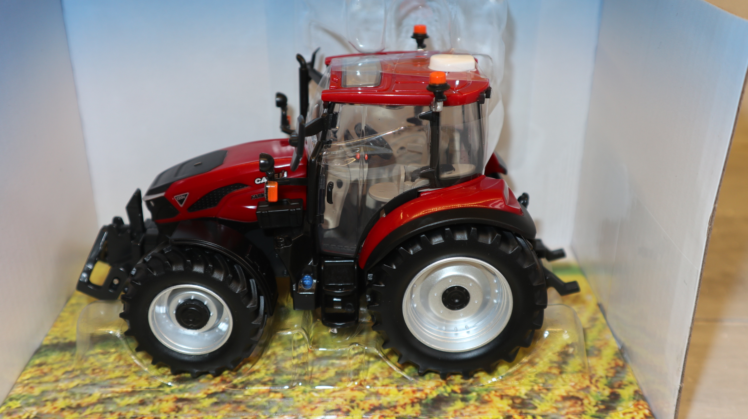 Britains 43428 in 1:32,  CASE IH Farmall 120 C ,  NEU in OVP