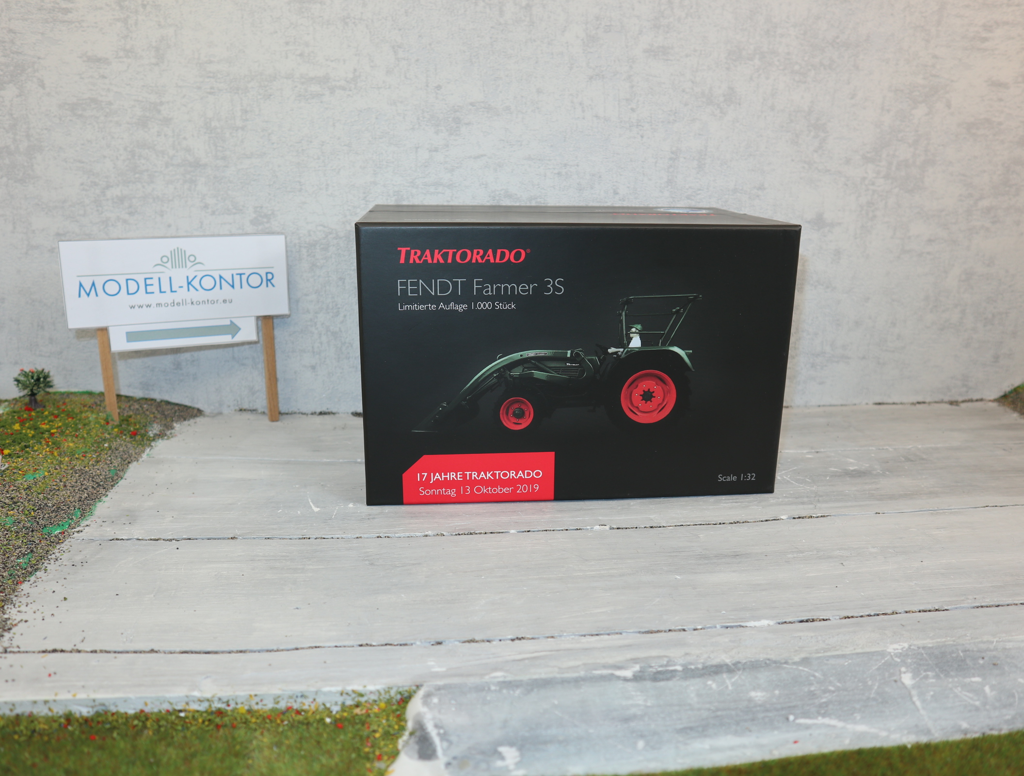 Universal Hobbies 6232 1:32 Fendt Farmer 3S TRAKTORADO 2019