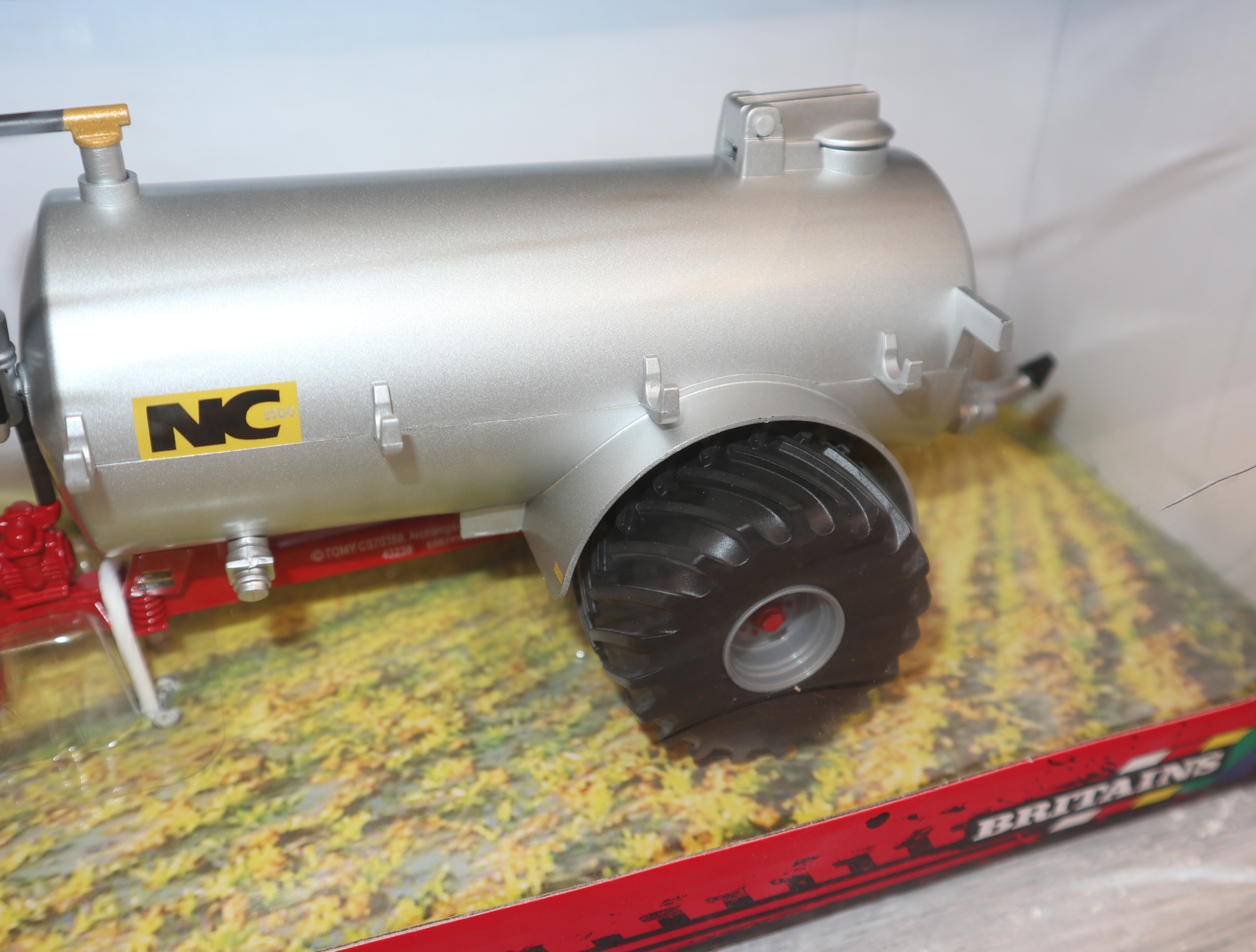 Britains 43238 in 1:32,  NC Vakuum-Fasswagen silber mit Breitreifen, NEU in OVP