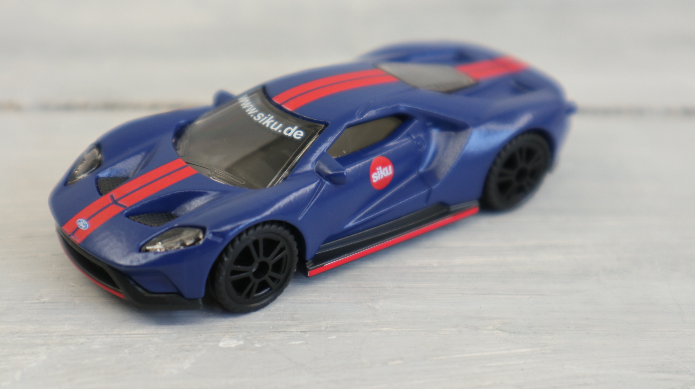 Siku 1526  in 1:55,  Ford GT in Matt-Blau , Sondermodelle, auch Sonderschachtel, NEU in OVP