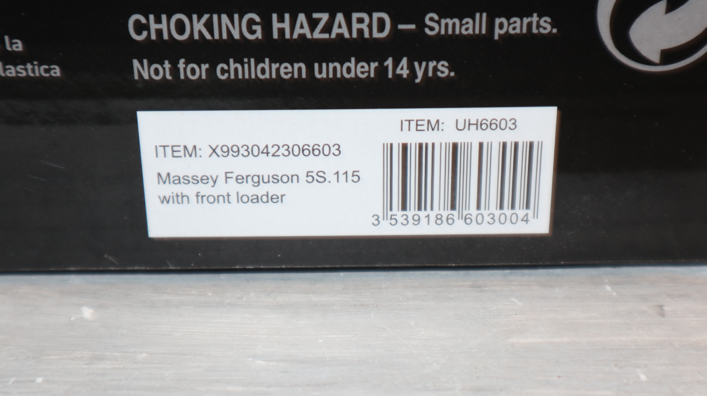 Universal Hobbies UH 6603 in 1:32,  Massey Ferguson 5S.115 mit Frontlader,  NEU in OVP