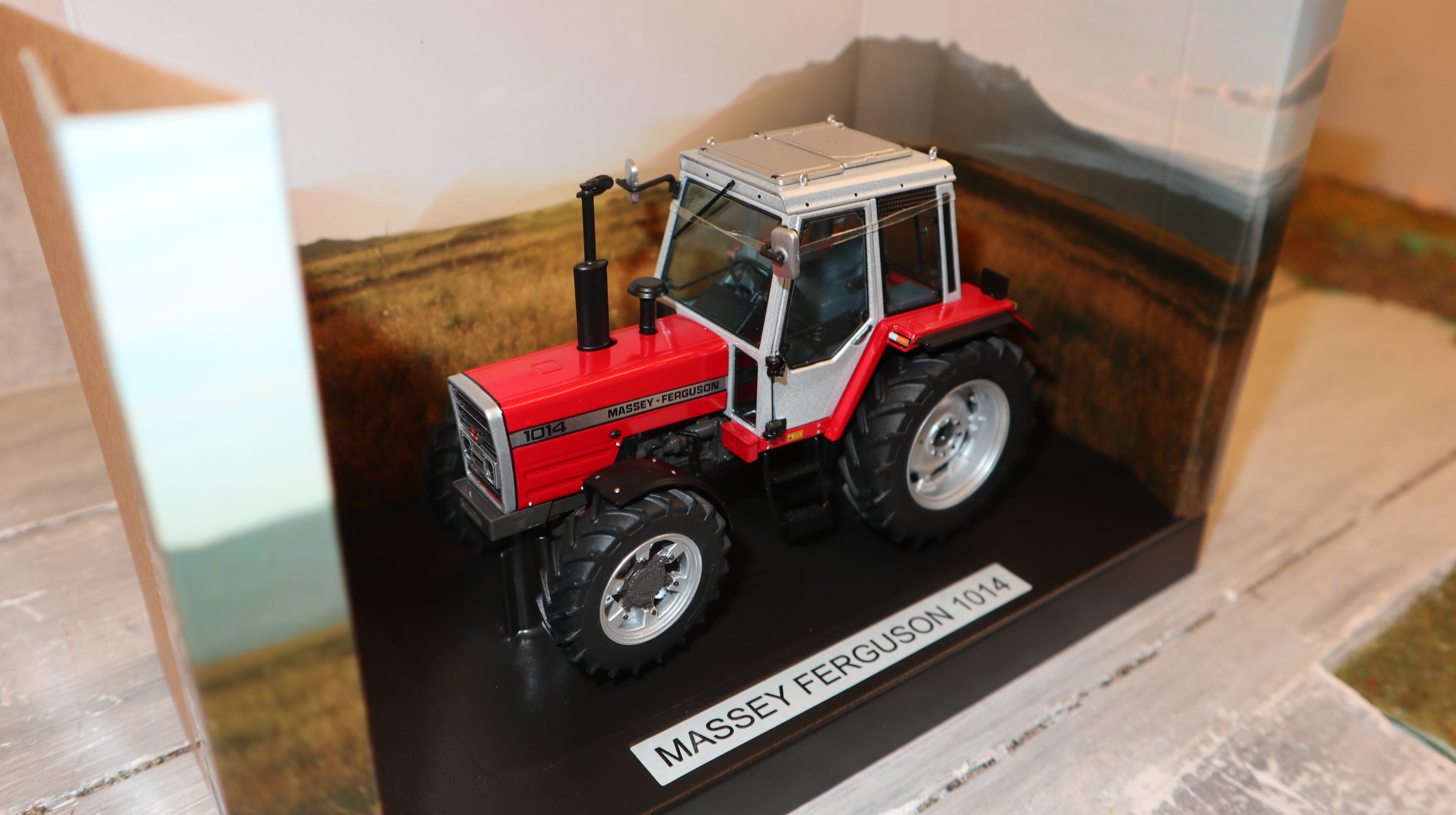 Weise Toys 1079 in 1:32, Massey Ferguson 1014 4WD, Version 2 NEU in OVP