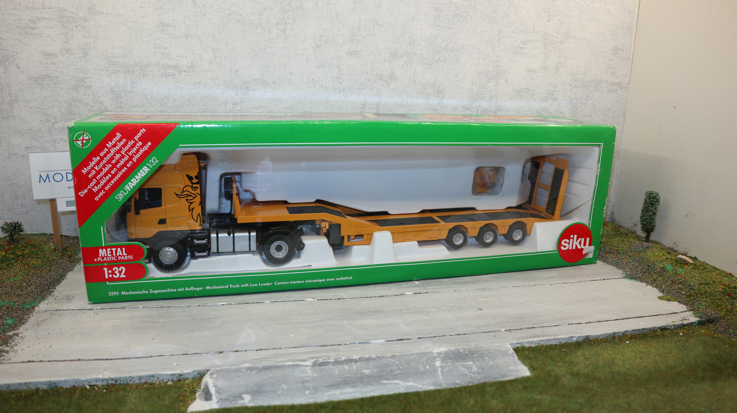 Siku 3295 in 1:32 SCANIA mit Tieflader in gelb, Mechanische Ausführung  NEU in OVP