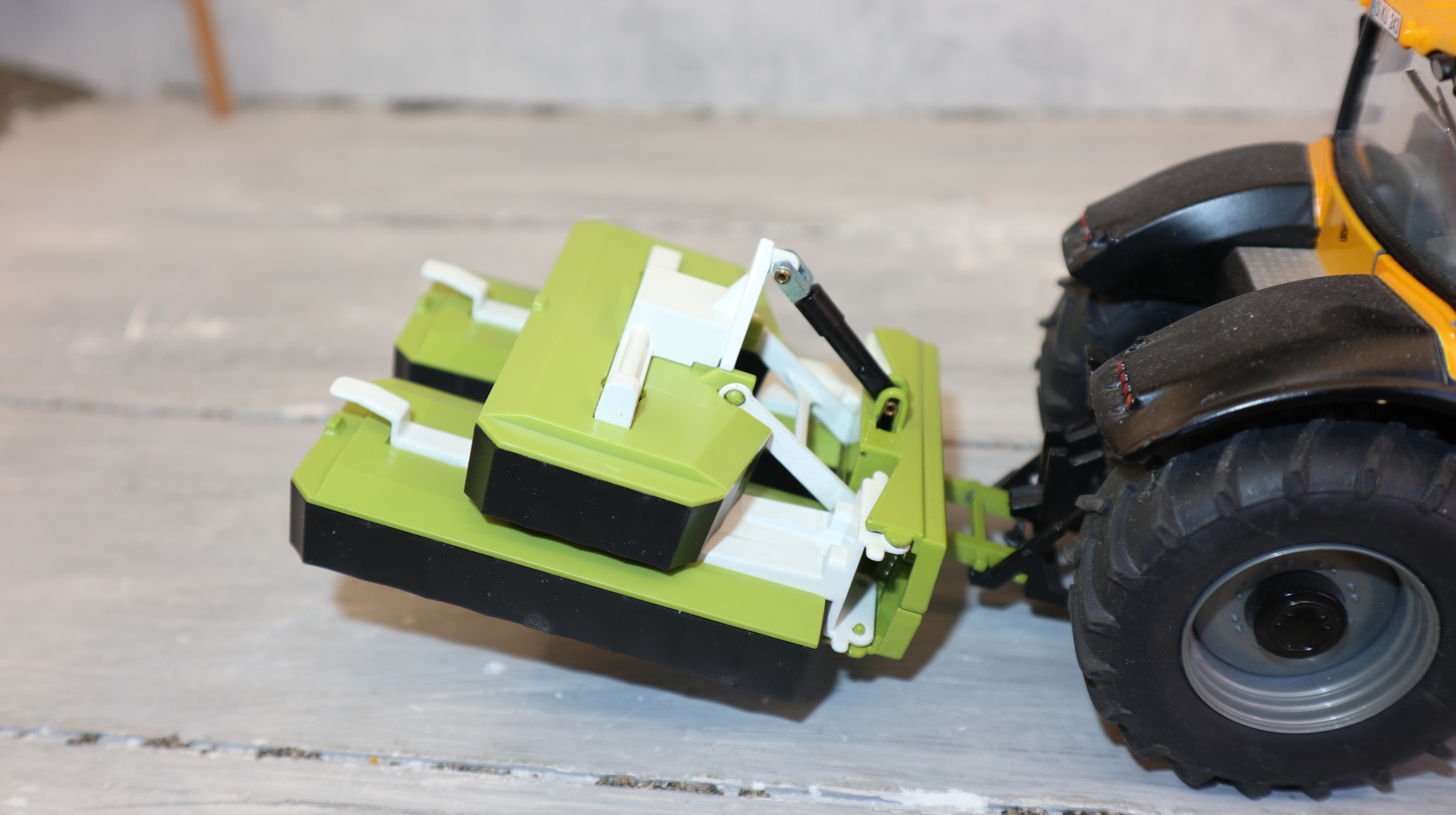 Siku 2265 in 1:32 Claas Heck-Großflächenmäher für Heckanbau, NEU in OVP
