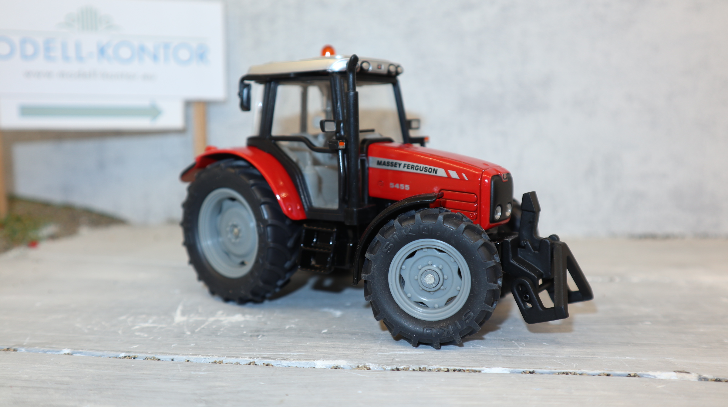 Siku 3051 in 1:32,  Massey Ferguson 5455, Neu in OVP