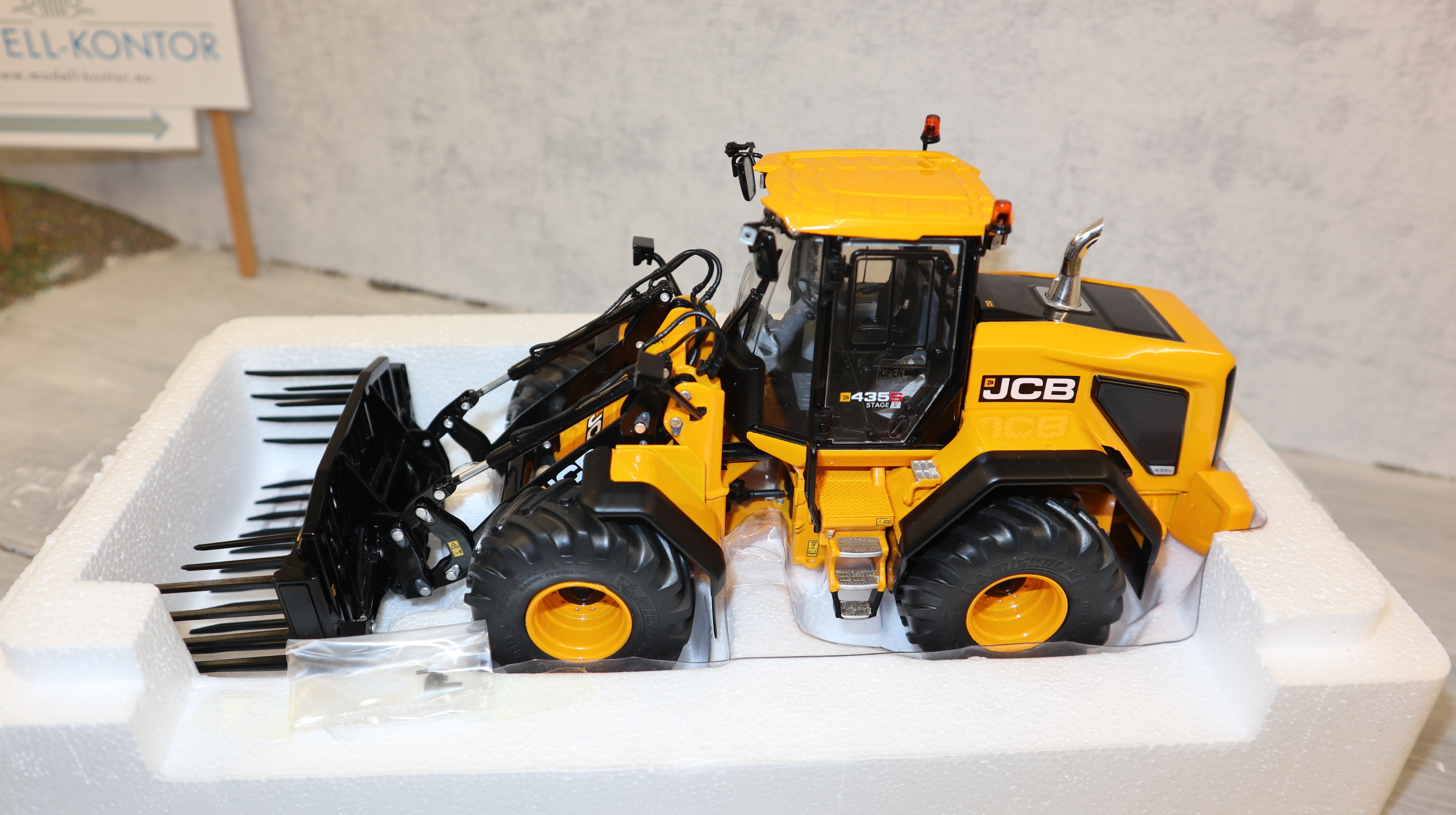 AT Collections 3200180 in 1:32  JCB 435S Radlader