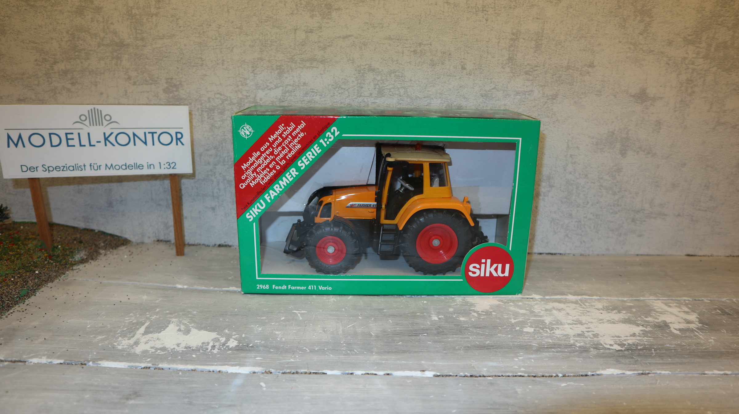 Siku 2968 in 1:32, Fendt 411 orange Grundmodell für SSC,  NEU in OVP