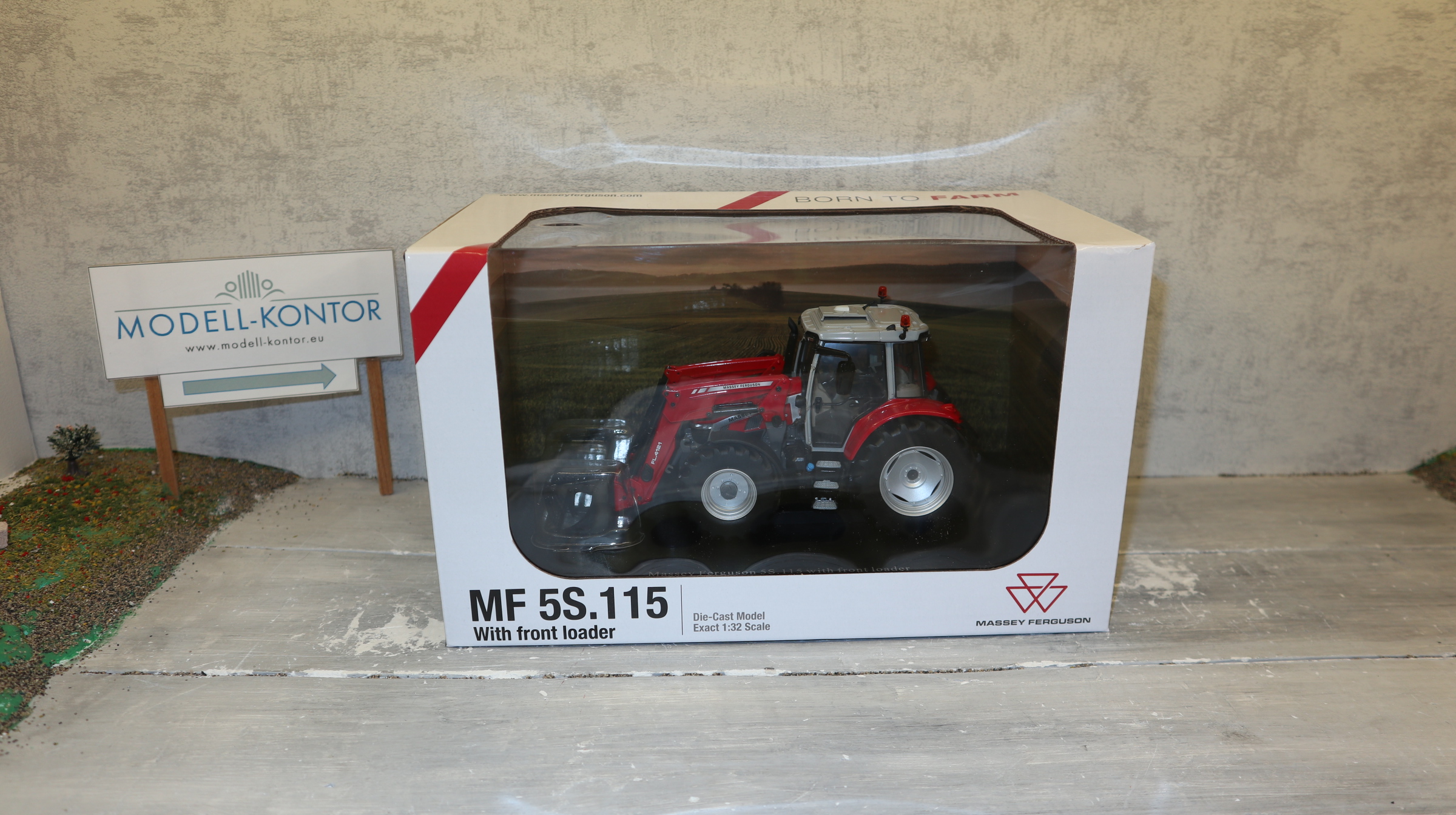 Universal Hobbies UH 6603 in 1:32,  Massey Ferguson 5S.115 mit Frontlader,  NEU in OVP