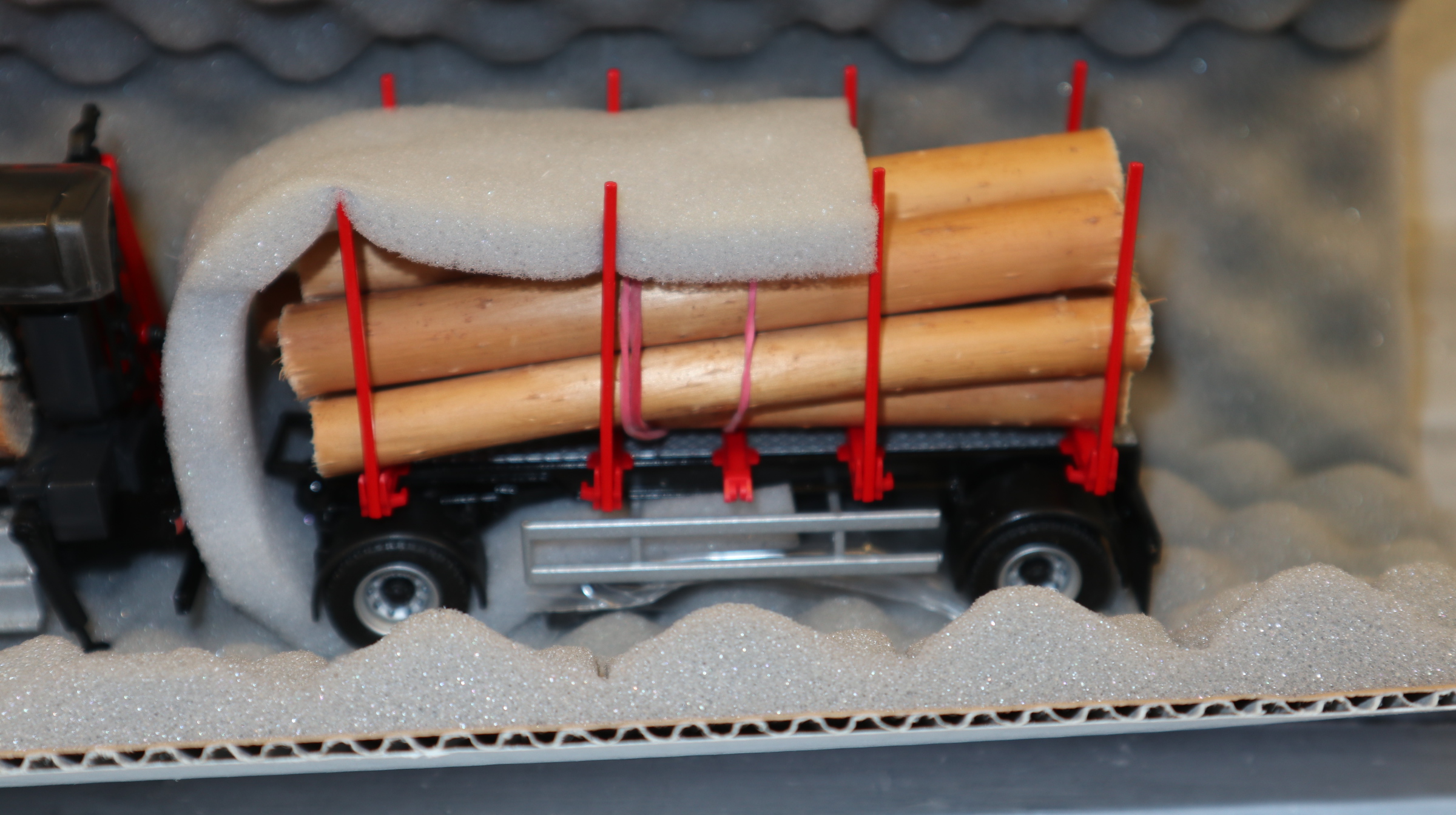 Conrad 78233/0 in 1:50 , MB Arocs ROT Palfinger Epsilon Q17Z Doll Kurzholzzug,  NEU in OVP