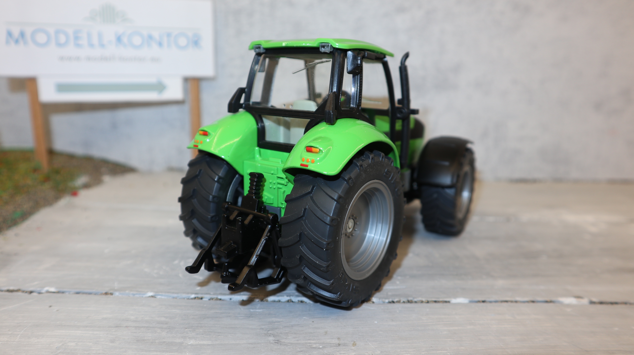 Siku 3253 in 1:32,  Deutz Agrotron 210, NEU in OVP