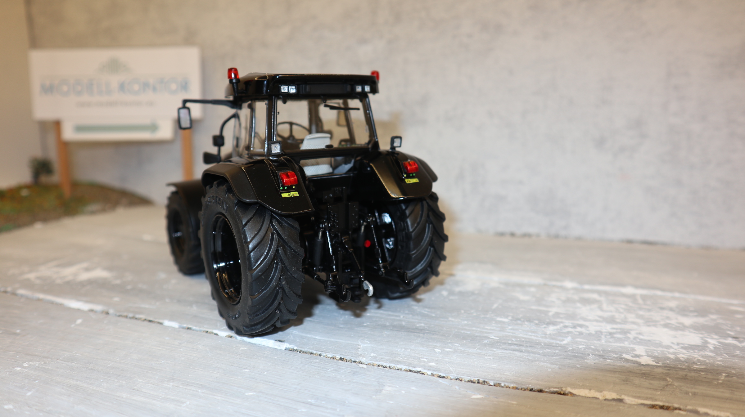 MarGe 2222 in 1:32, STEYR CVT 6195 Black Edition, NEU in OVP