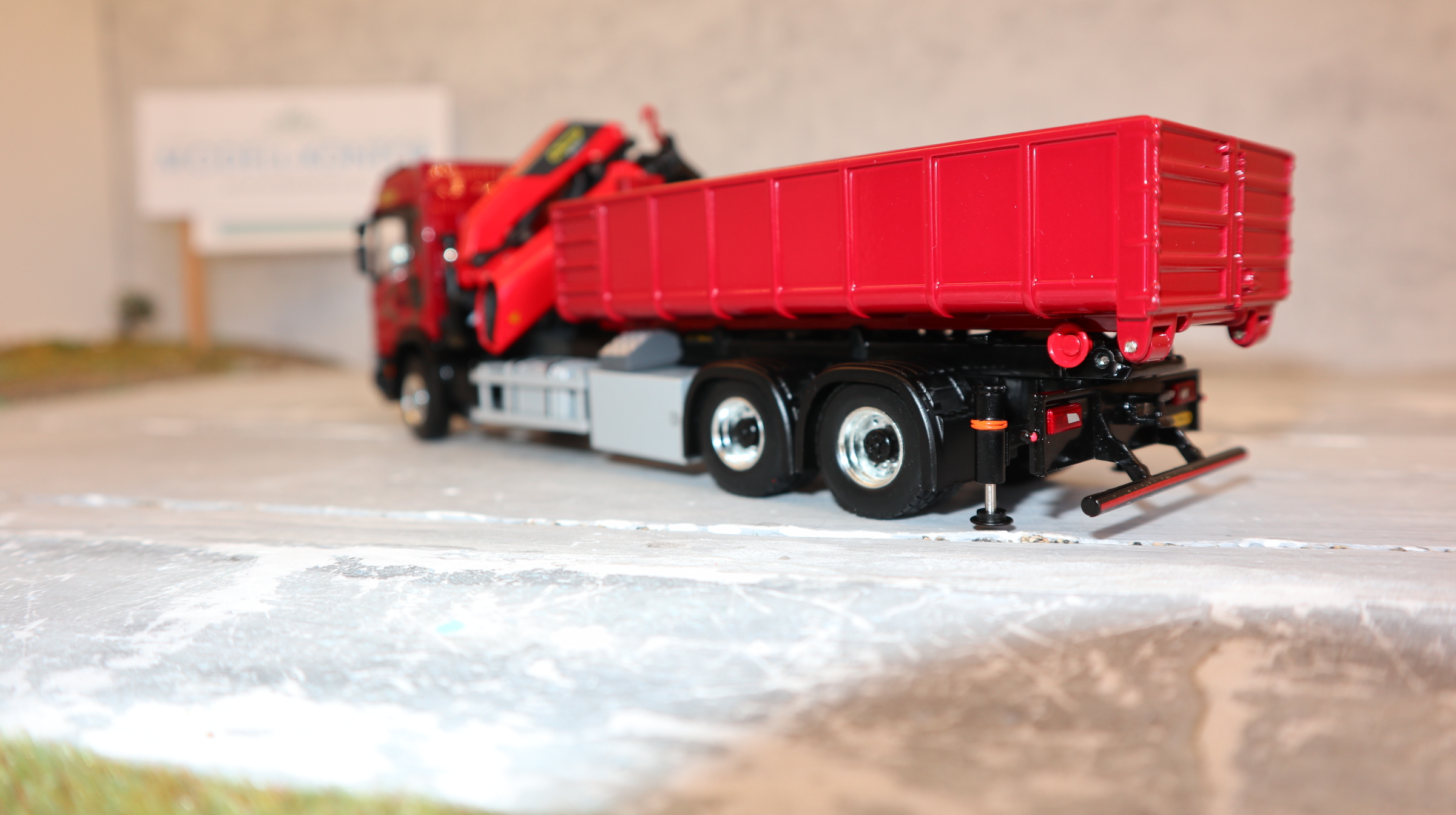 WSI 02-3667 in 1:50, SCANIA G XT 6x4, Palfinger PK 370 TEC weinrot,  NEU in OVP
