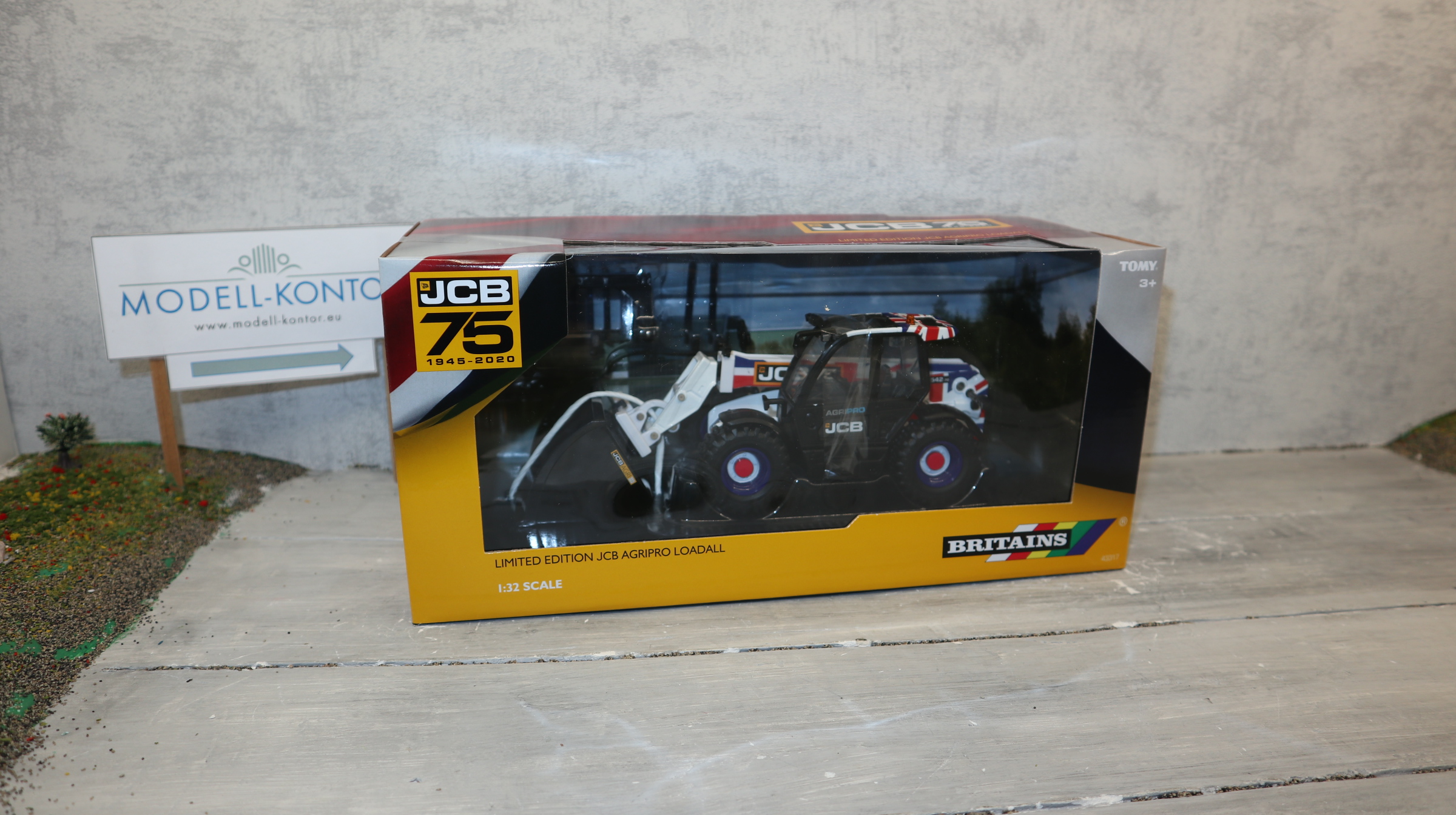 Britains 43317 in 1:32 JCB Hoflader AGRIPRO Sondermodell 75 Jahre JCB,  NEU in OVP