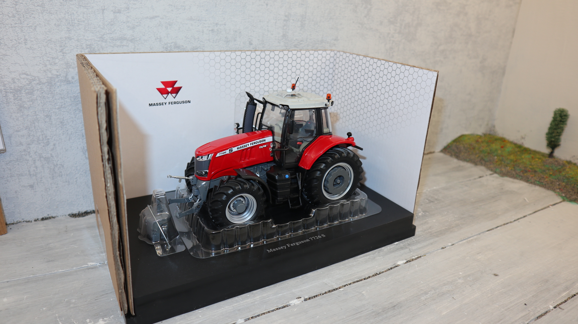 UH 5304 in 1:32, Massey Ferguson 7726 S , NEU in OVP