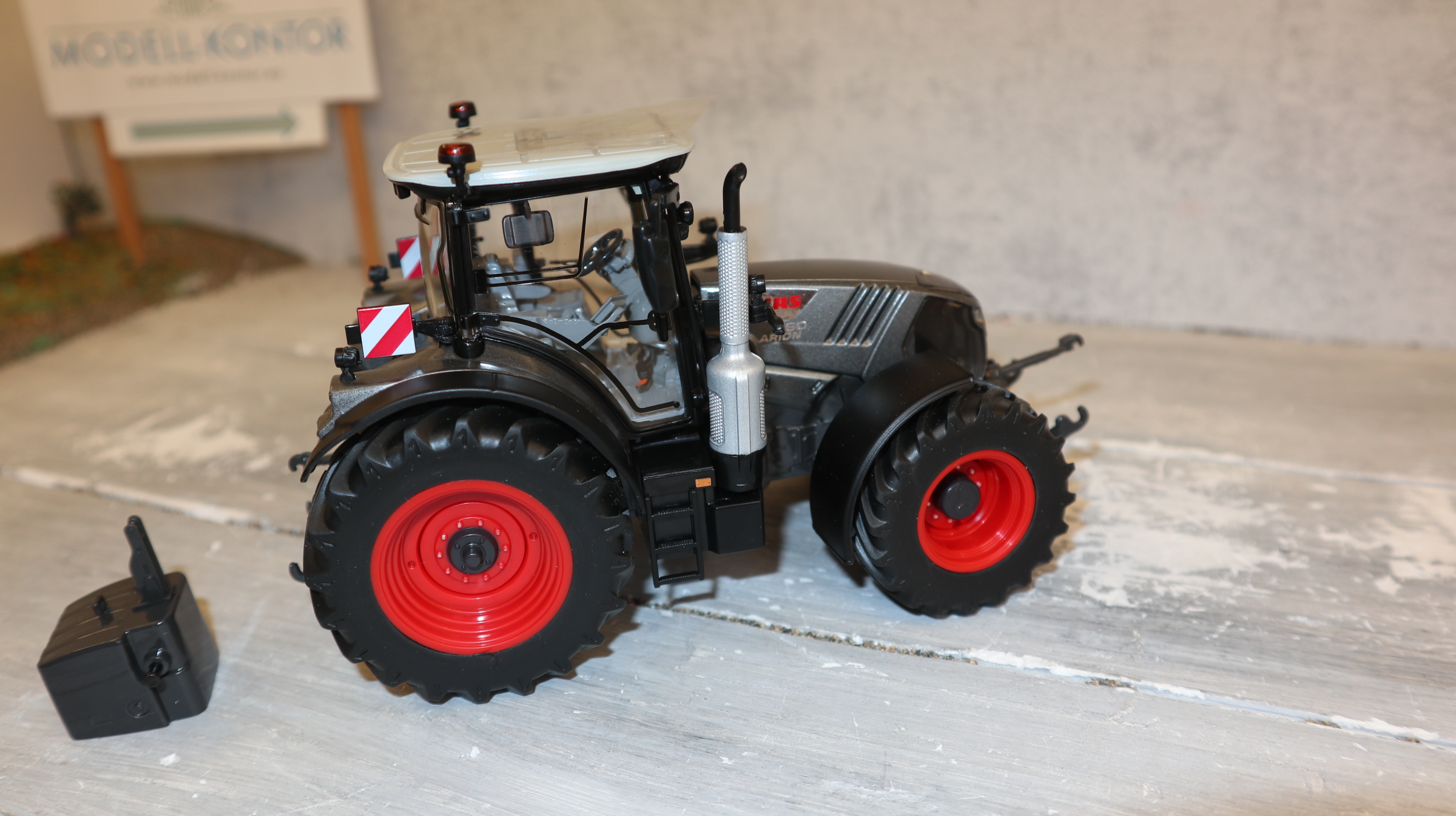 Wiking 02574720 in 1:32,  Claas Arion 660 Gunmetal Black, NEU in OVP