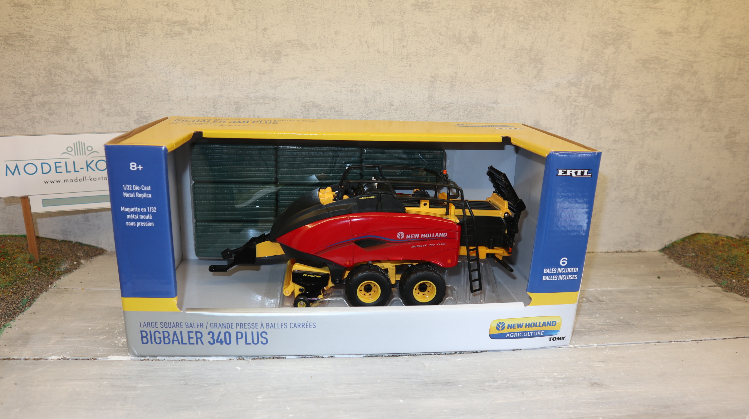 Ertl Britains 13972 in 1:32,  New Holland US-Modell Großballenpresse 340 Plus,  NEU in OVP