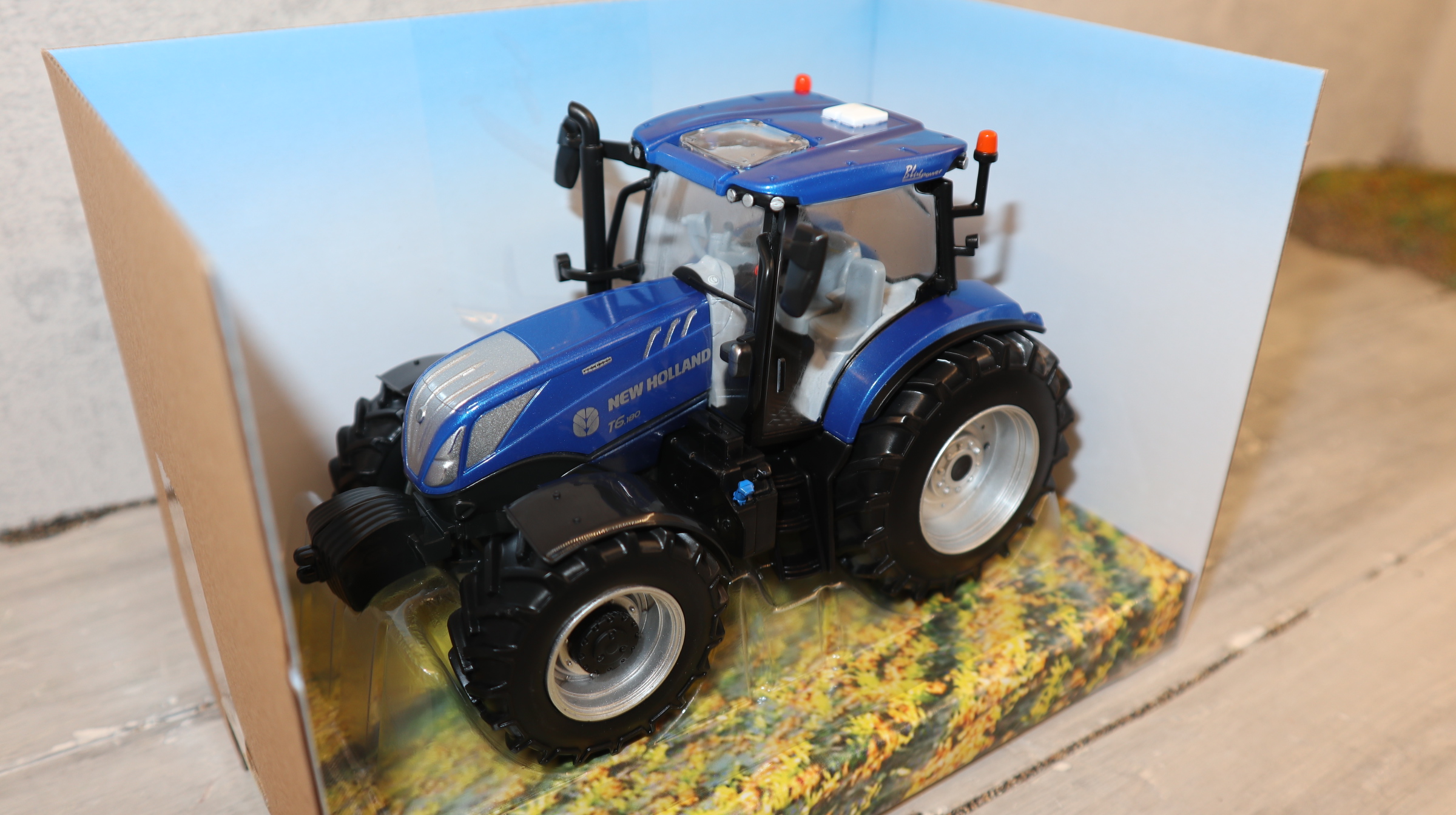Britains 43319 in 1:32,  New Holland T6.180 Blue Power, NEU in OVP