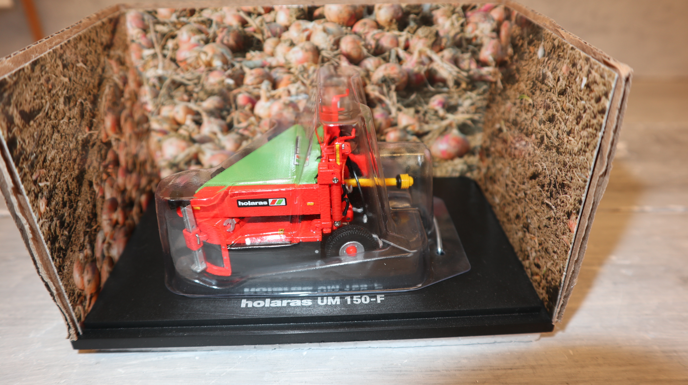 Universal Hobbies UH 6404  in 1:32, HOLARAS Zwiebelkrautstampfer,  NEU in OVP